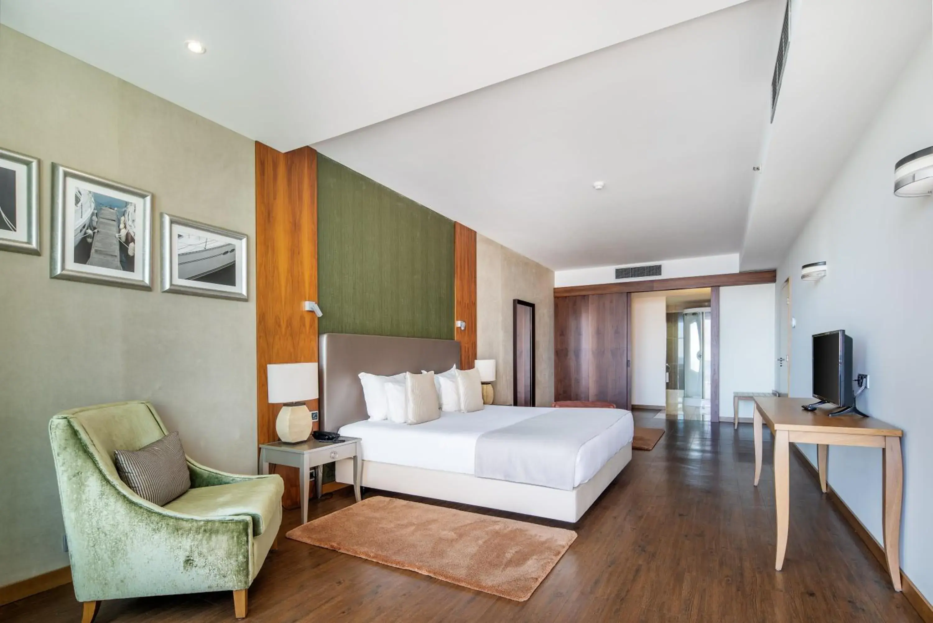 Photo of the whole room, Bed in Angra Marina Hotel Photo of the whole room, Bed in Angra Marina Hotel