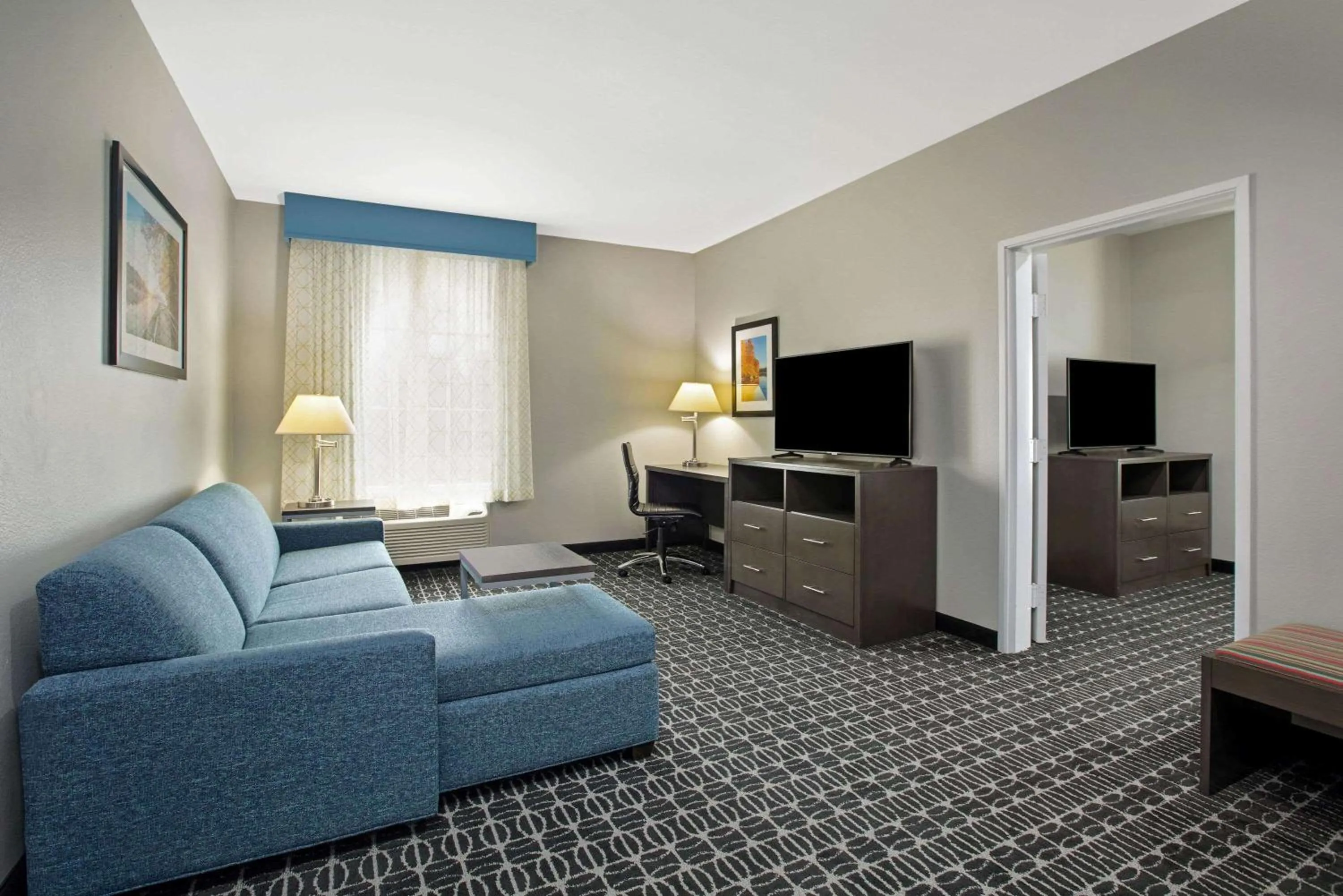 Photo of the whole room in La Quinta by Wyndham Sulphur Springs