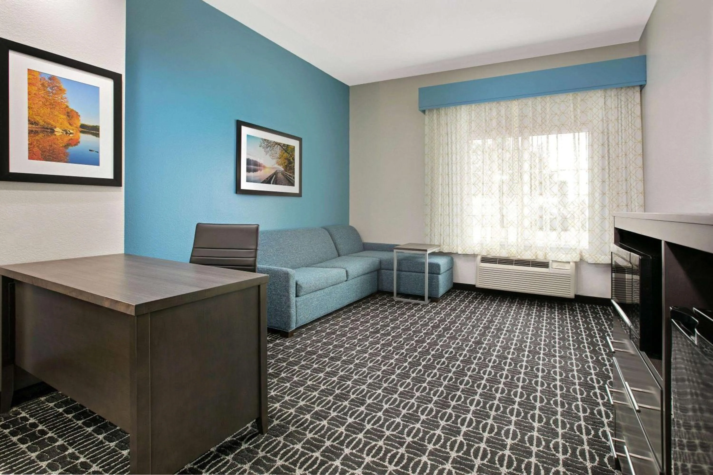 Bed in La Quinta by Wyndham Sulphur Springs