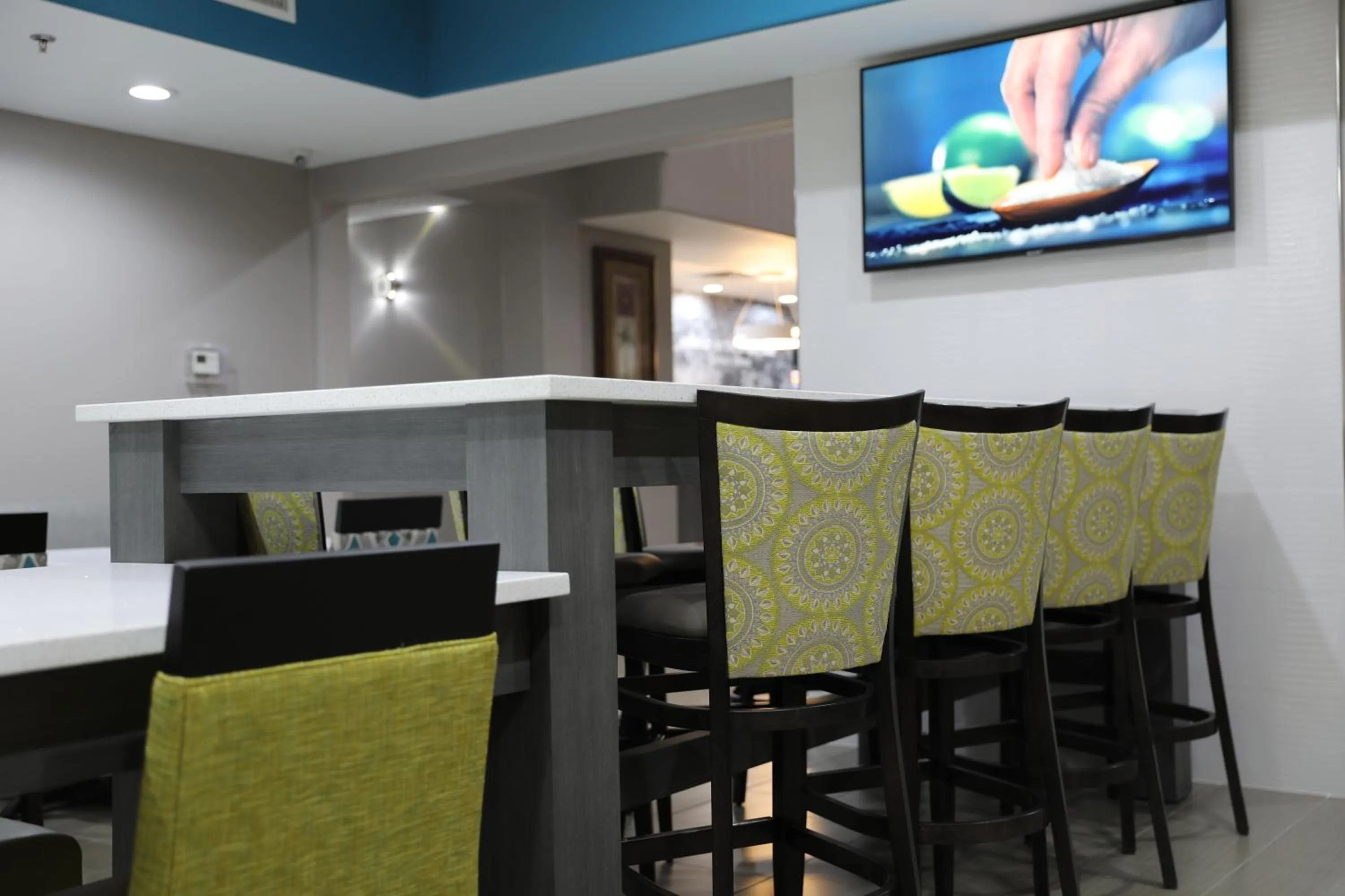 Communal lounge/ TV room in La Quinta by Wyndham Sulphur Springs