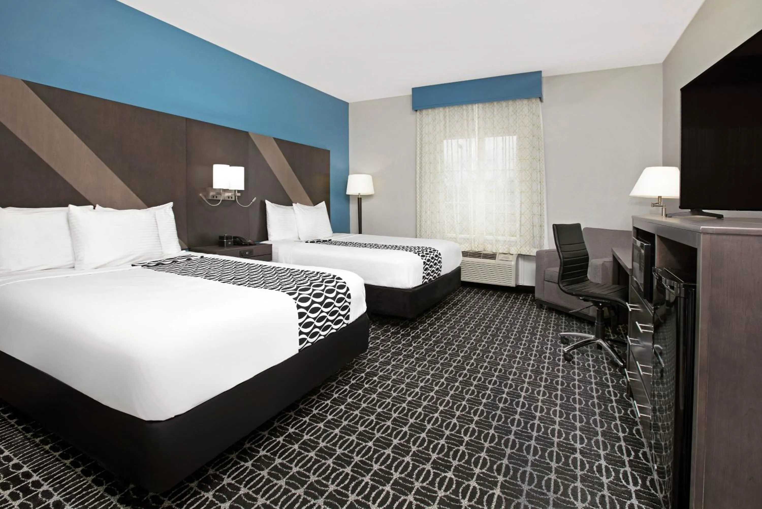 Bed in La Quinta by Wyndham Sulphur Springs