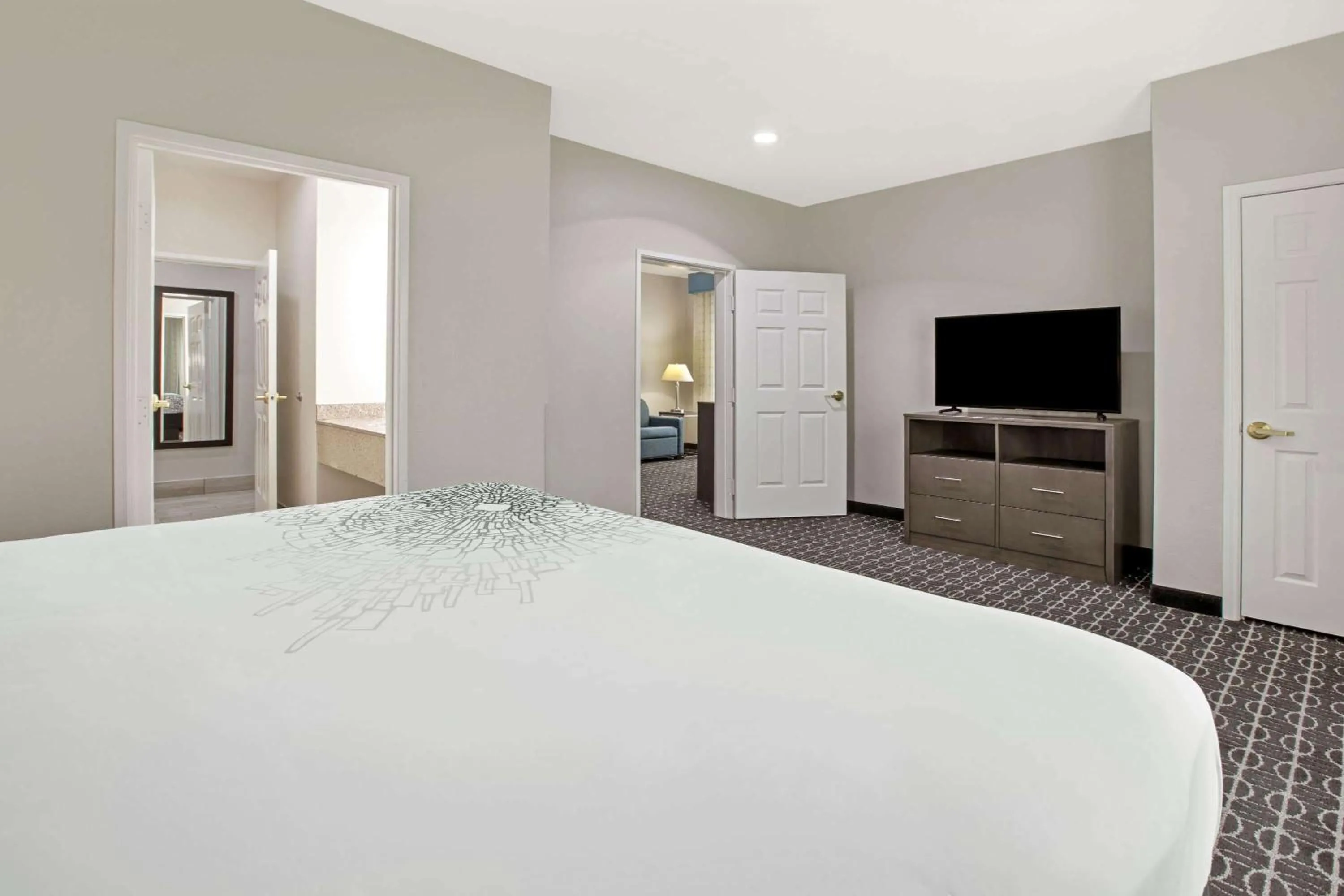 Photo of the whole room, Bed in La Quinta by Wyndham Sulphur Springs