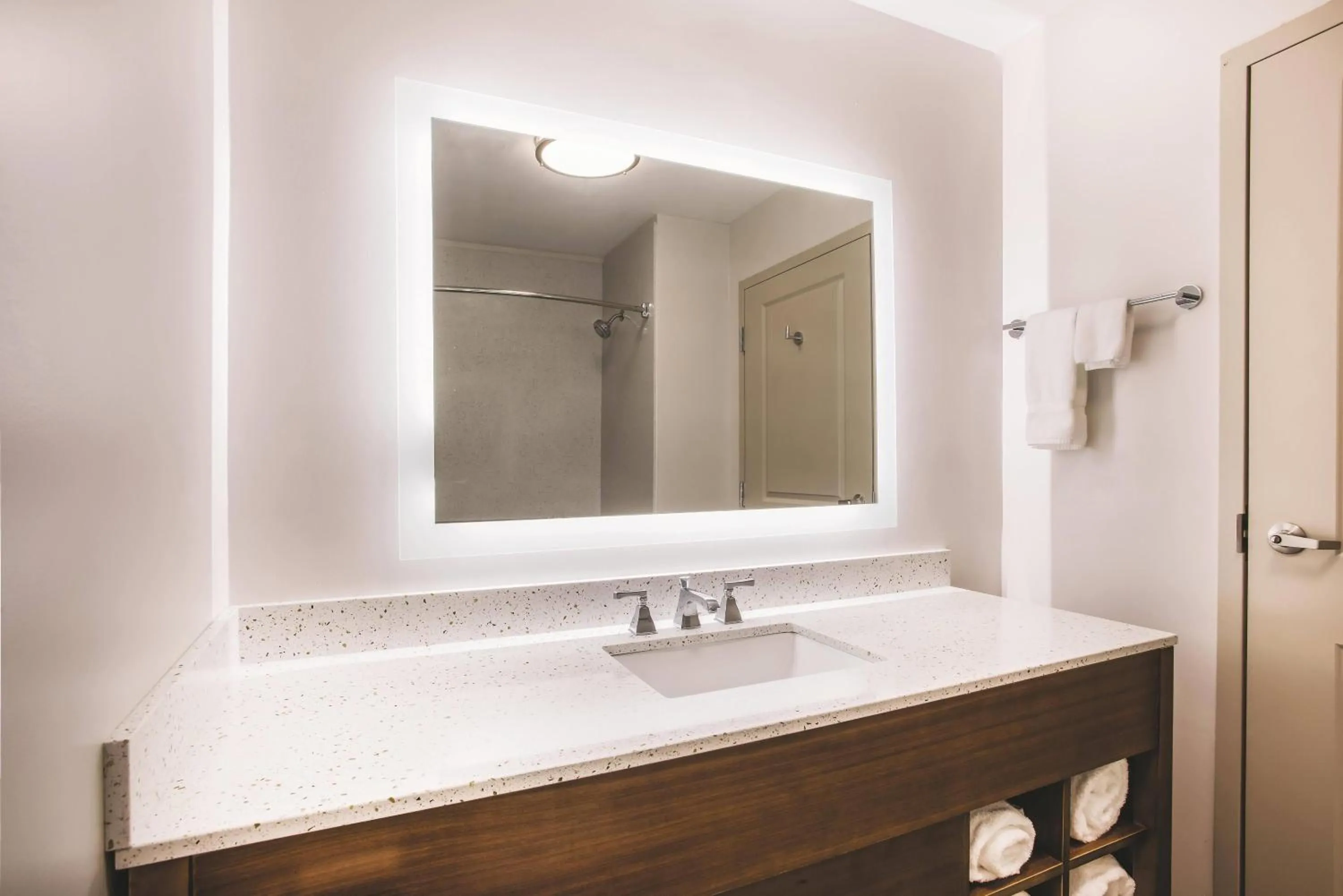 Photo of the whole room in La Quinta by Wyndham Chambersburg