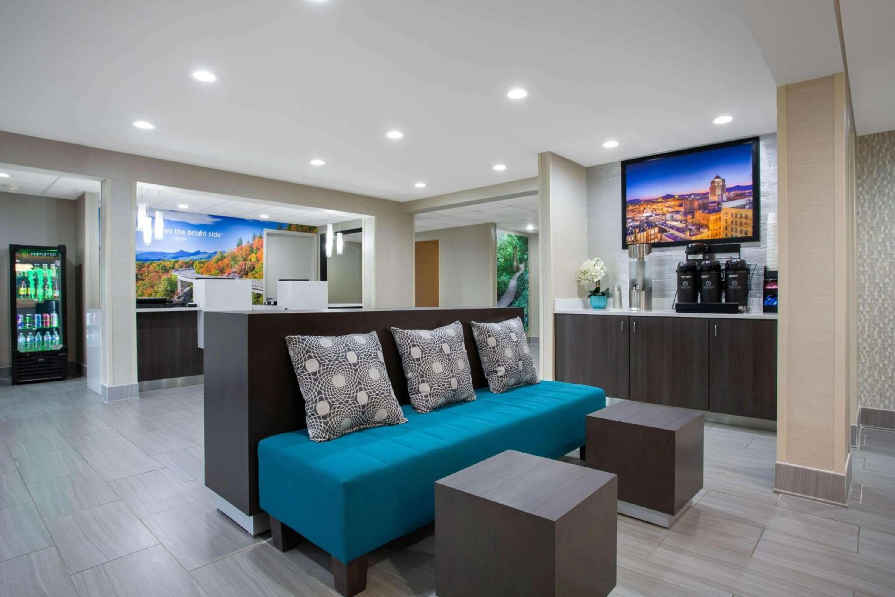 Lobby or reception in La Quinta Inn by Wyndham Roanoke Salem