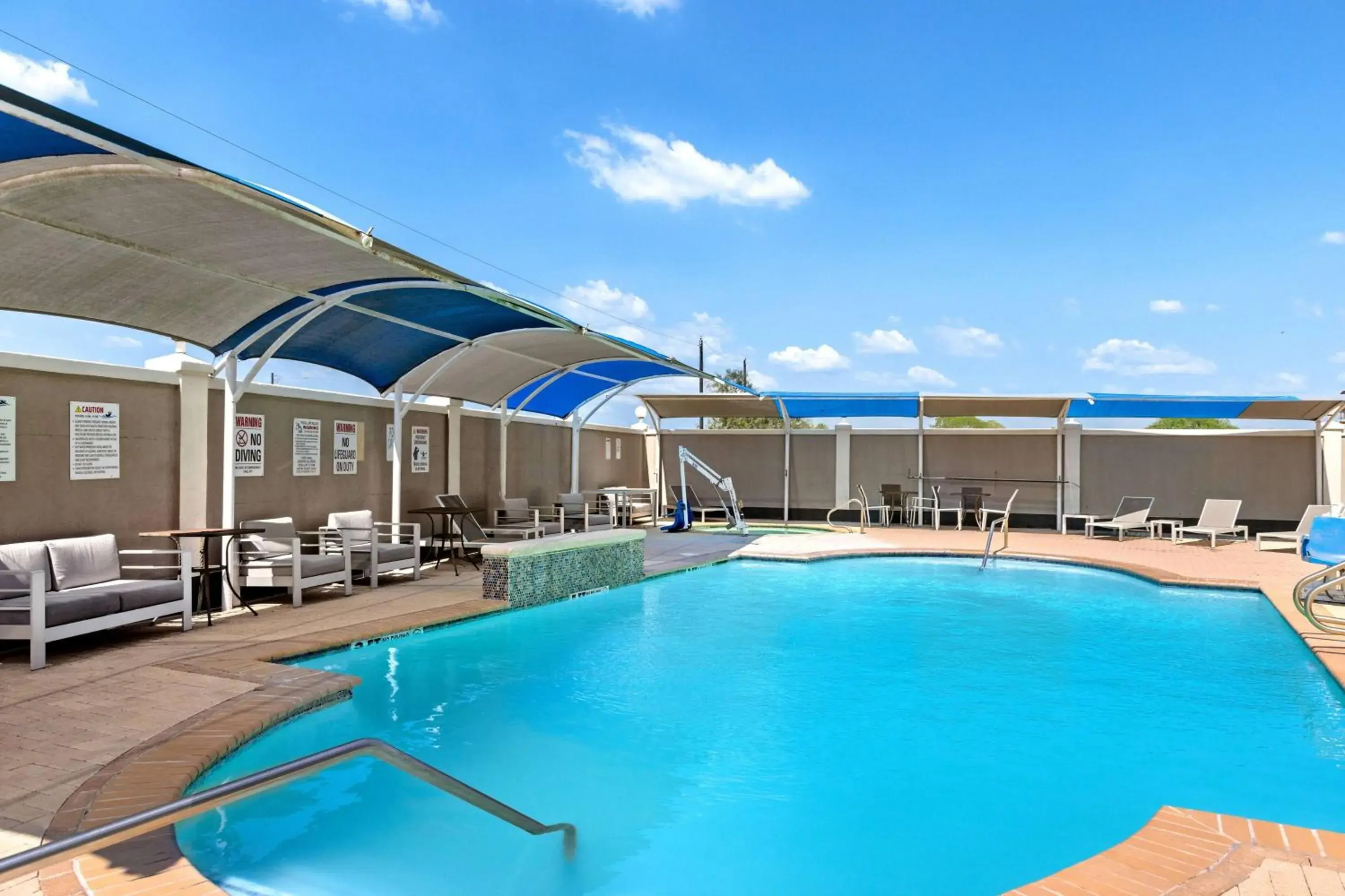 Pool view in La Quinta Inn Suites by Wyndham Raymondville Harlingen Pool view in La Quinta Inn Suites by Wyndham Raymondville Harlingen