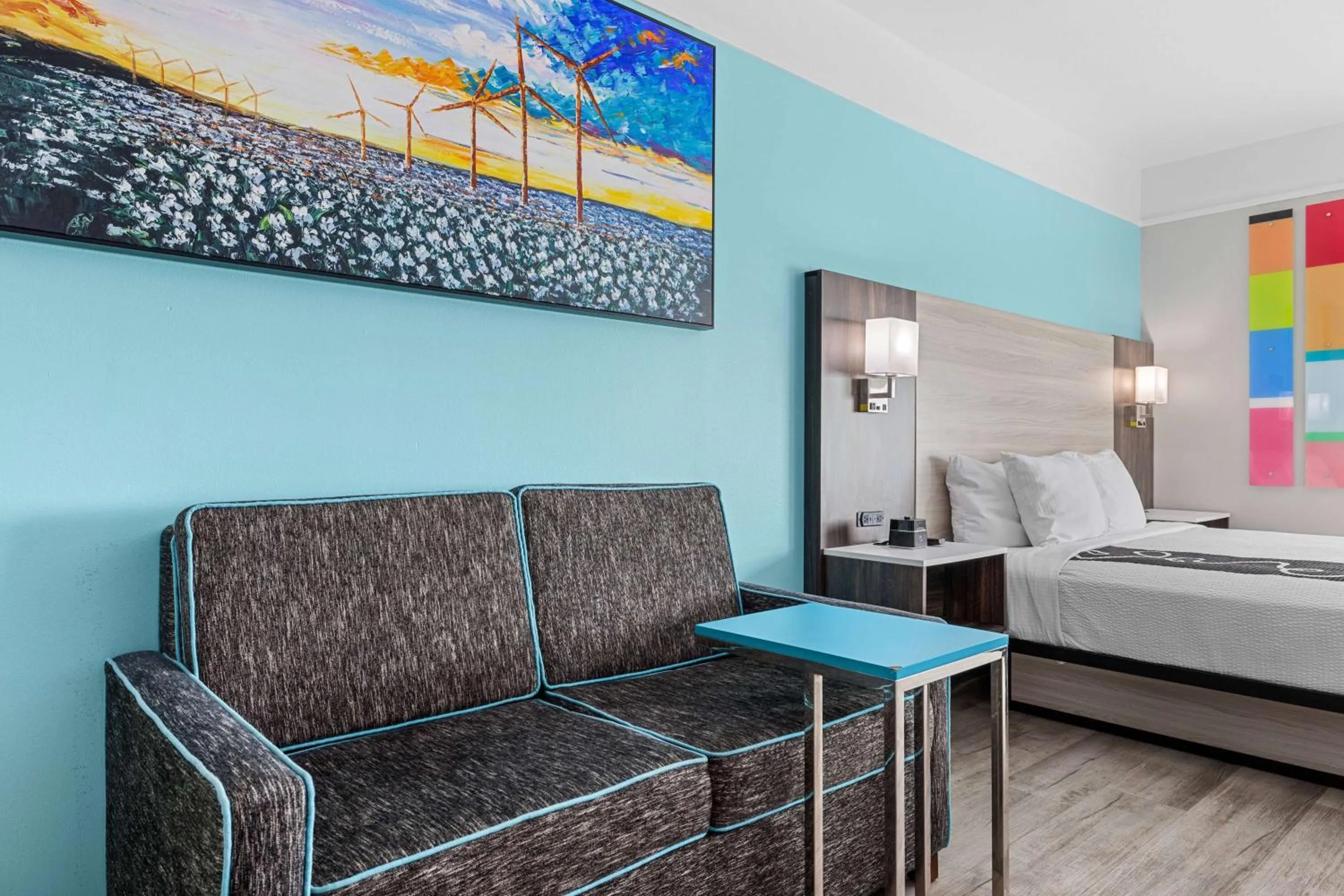 Photo of the whole room, Bed in La Quinta Inn Suites by Wyndham Raymondville Harlingen