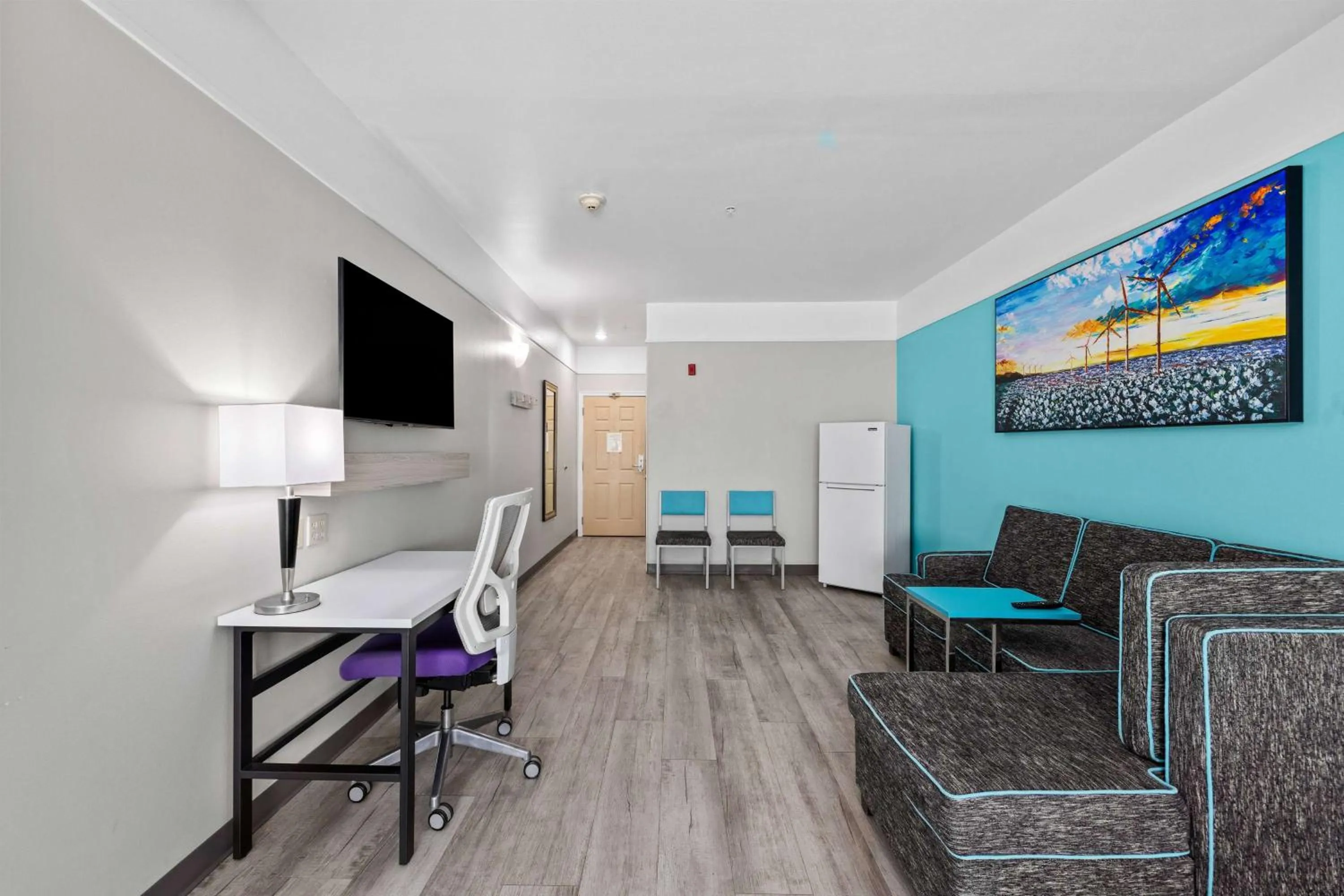 Photo of the whole room in La Quinta Inn Suites by Wyndham Raymondville Harlingen