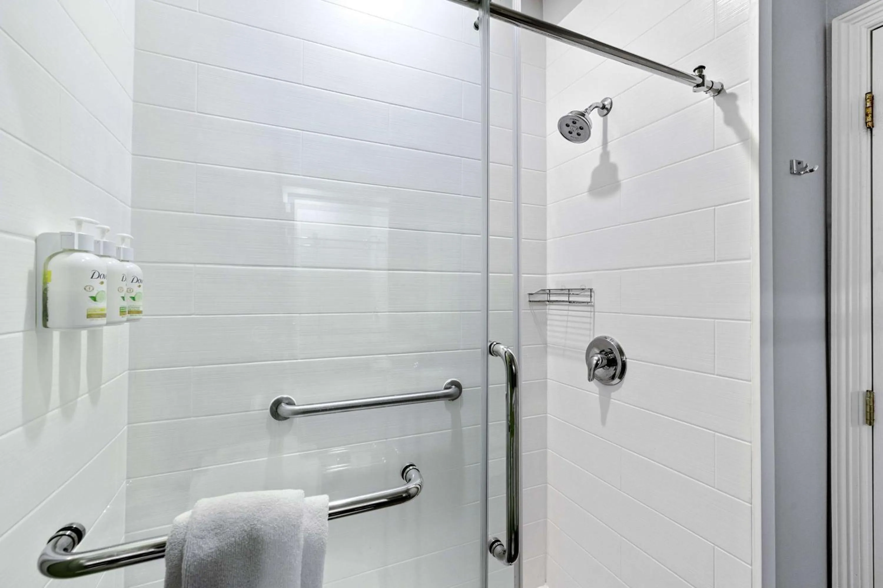 Shower in La Quinta Inn Suites by Wyndham Raymondville Harlingen