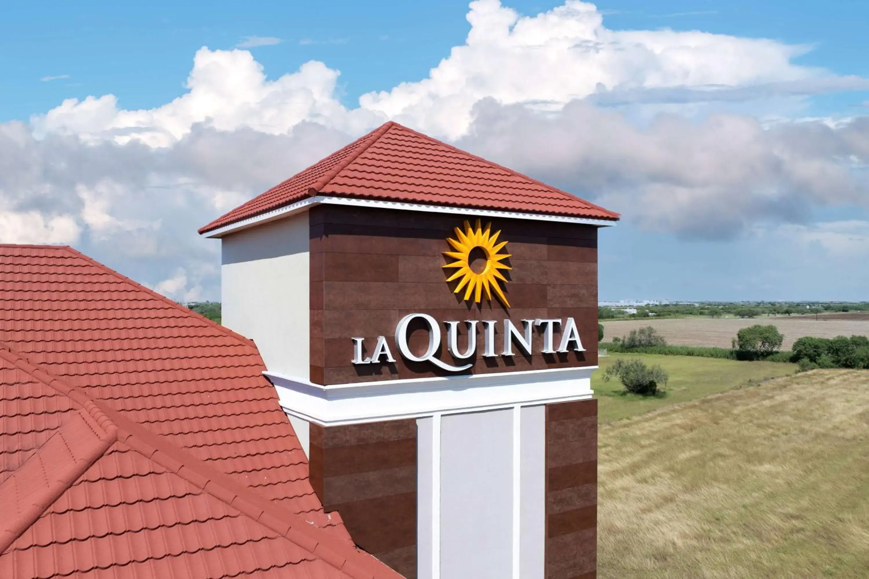 Property building in La Quinta Inn Suites by Wyndham Raymondville Harlingen Property building in La Quinta Inn Suites by Wyndham Raymondville Harlingen