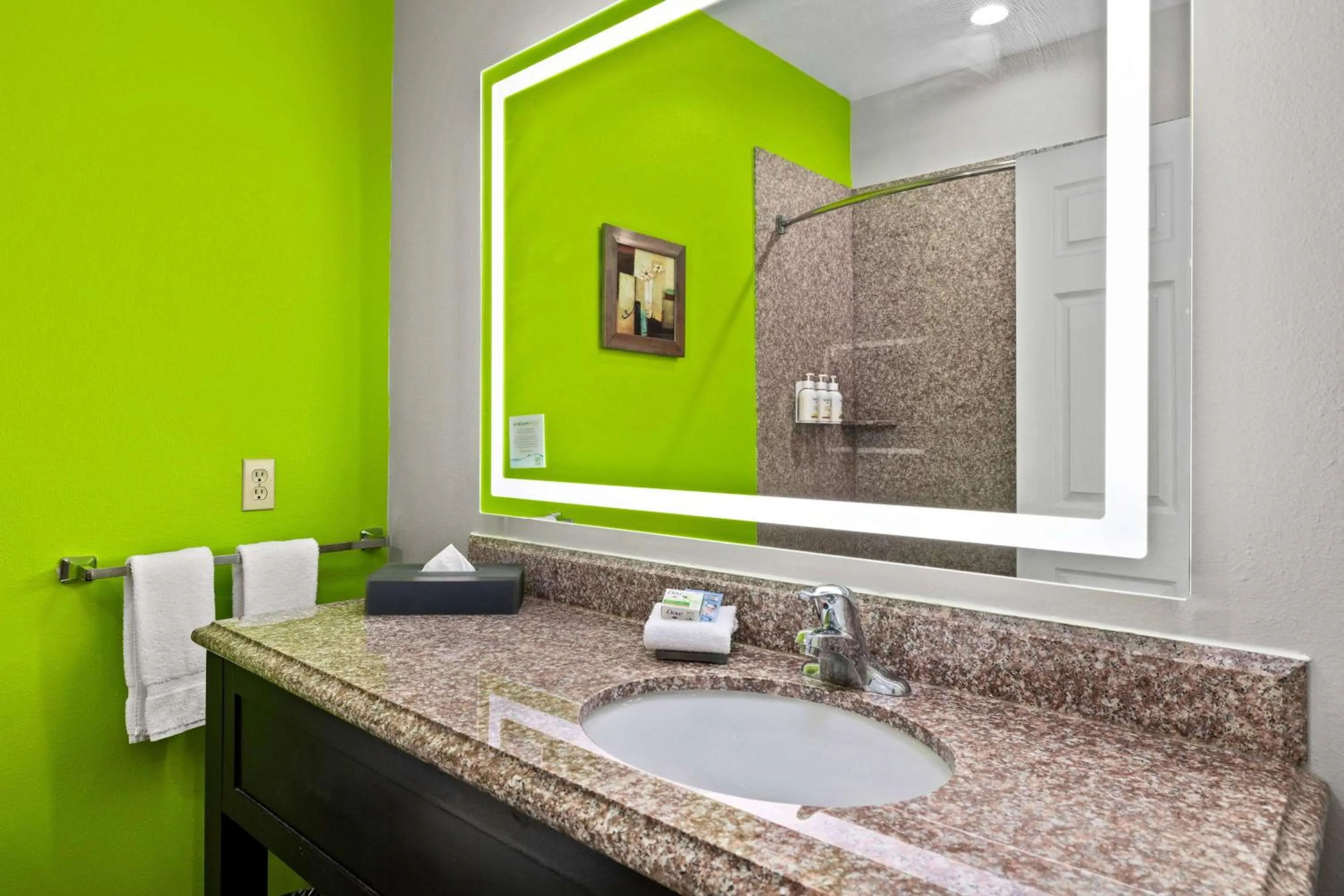 Bathroom in La Quinta Inn Suites by Wyndham Raymondville Harlingen