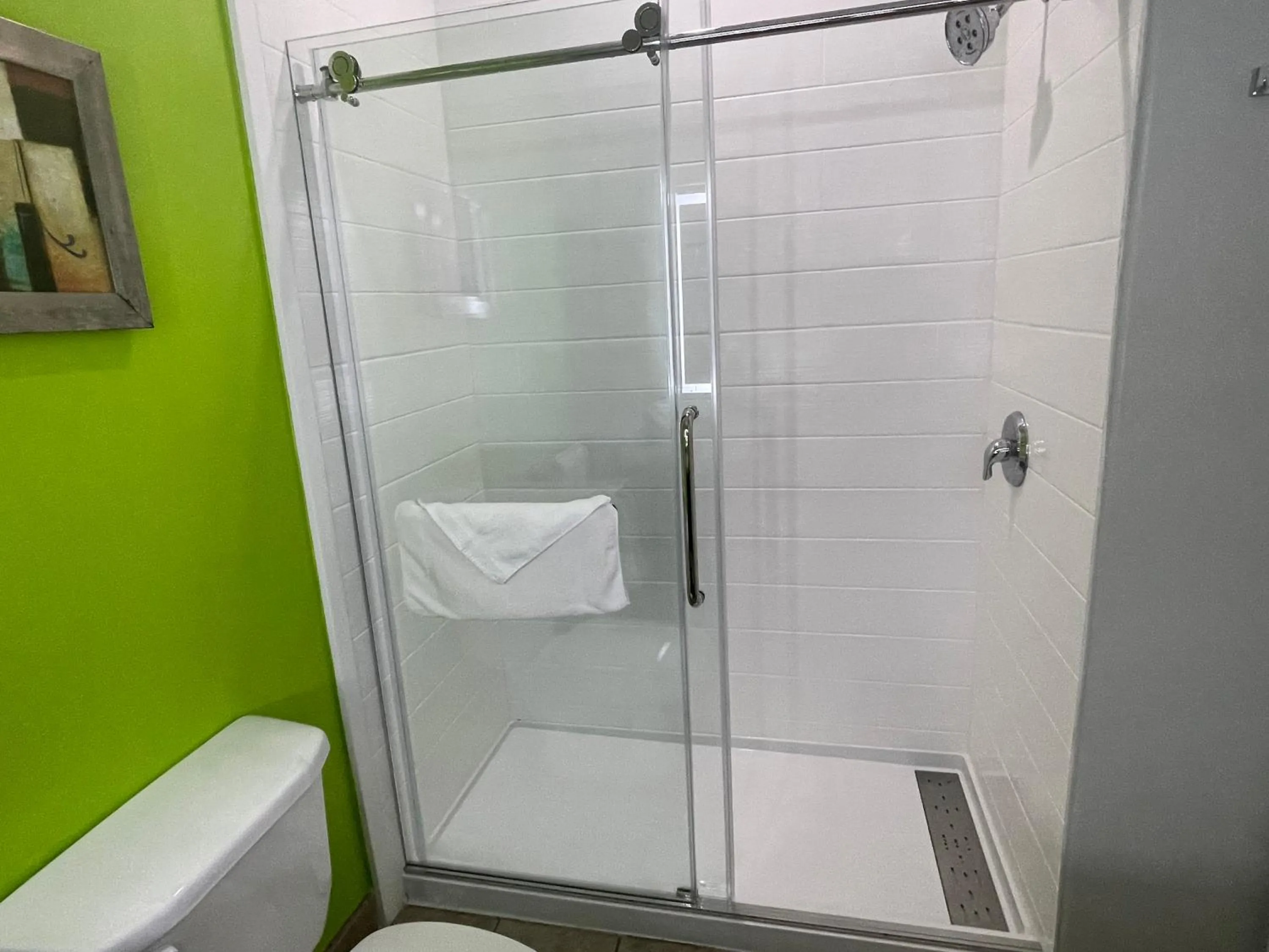 Shower in La Quinta Inn Suites by Wyndham Raymondville Harlingen