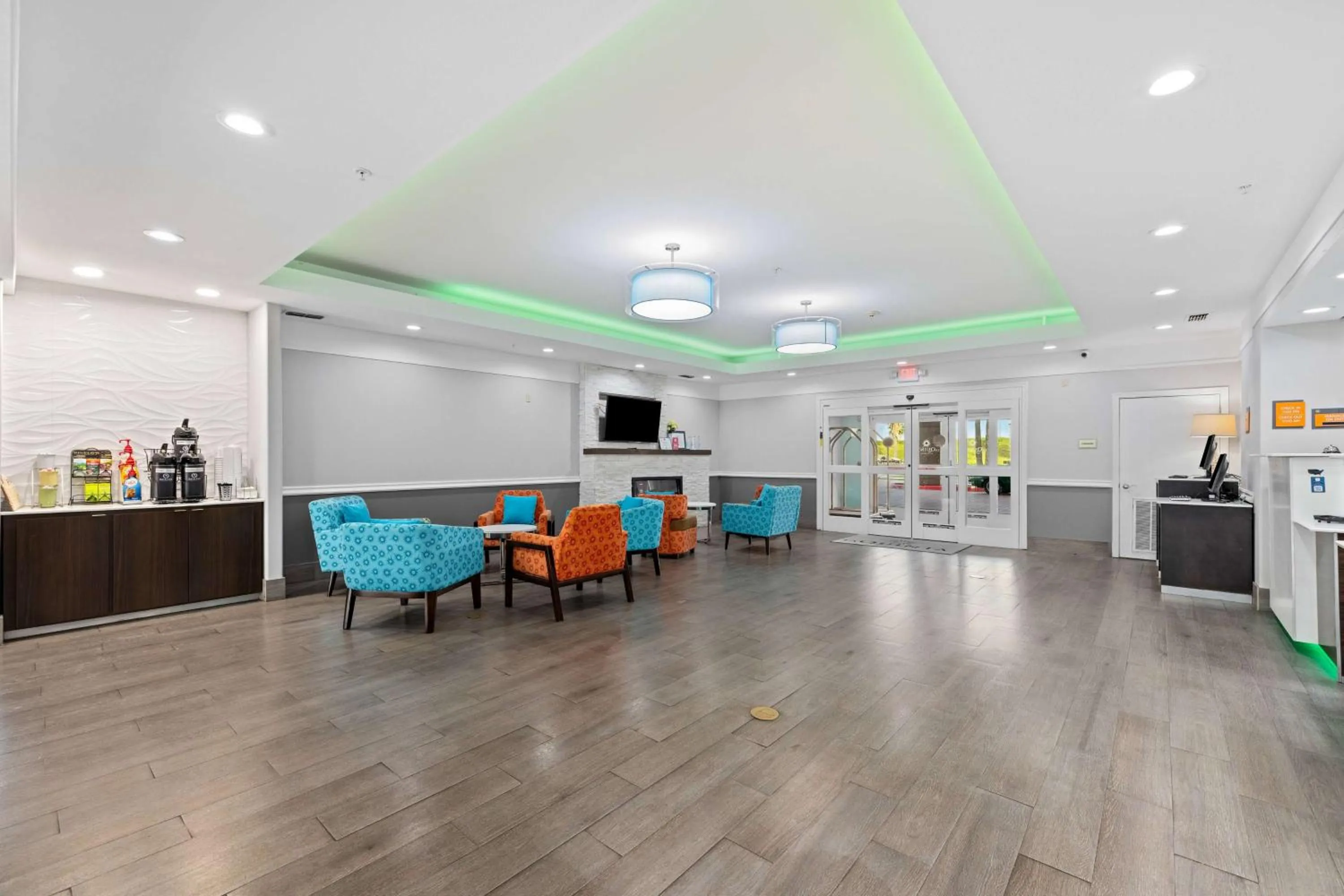 Lobby or reception in La Quinta Inn Suites by Wyndham Raymondville Harlingen