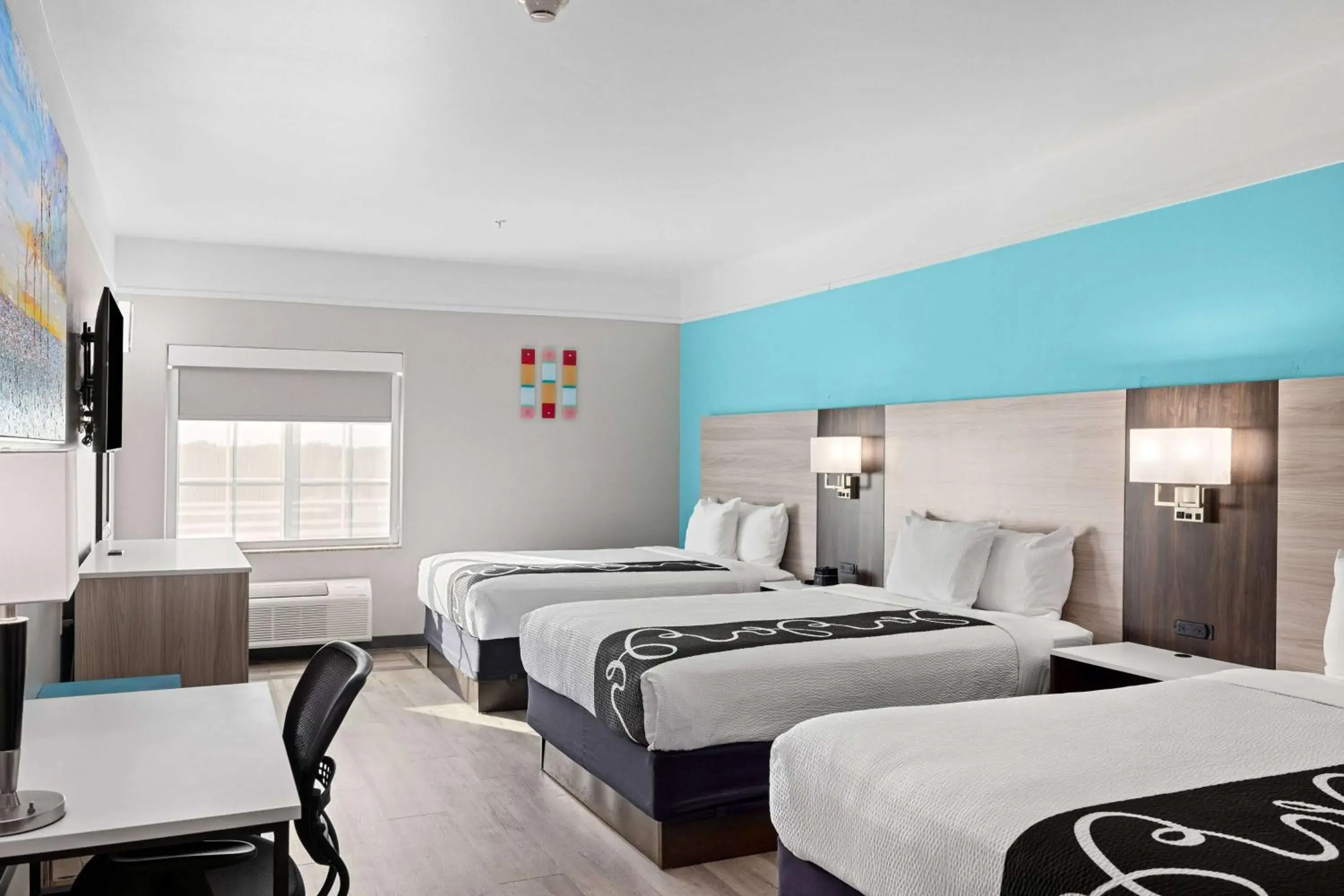 Photo of the whole room, Bed in La Quinta Inn Suites by Wyndham Raymondville Harlingen Photo of the whole room, Bed in La Quinta Inn Suites by Wyndham Raymondville Harlingen