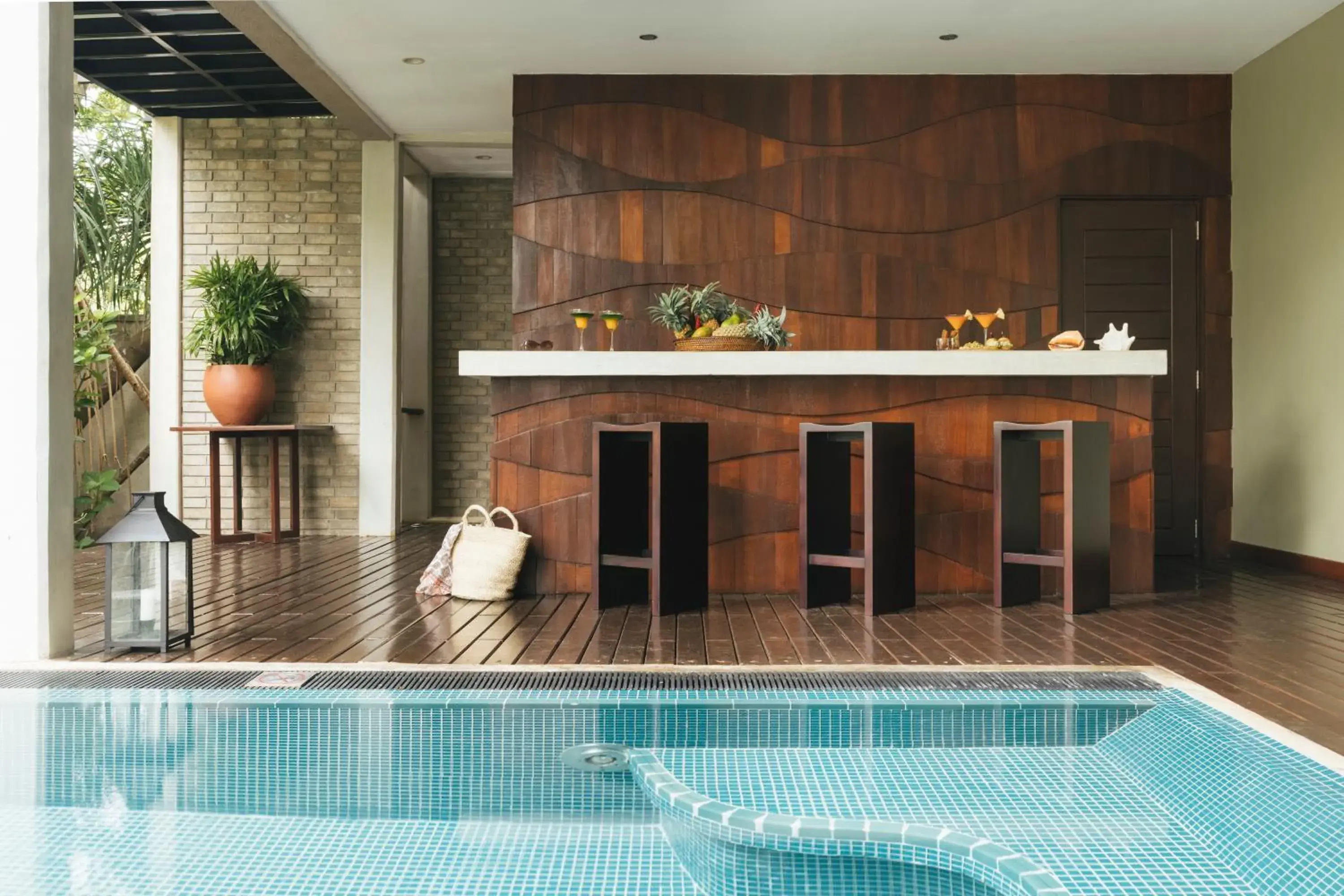 Swimming pool in Uga Bay - Pasikuda Swimming pool in Uga Bay - Pasikuda