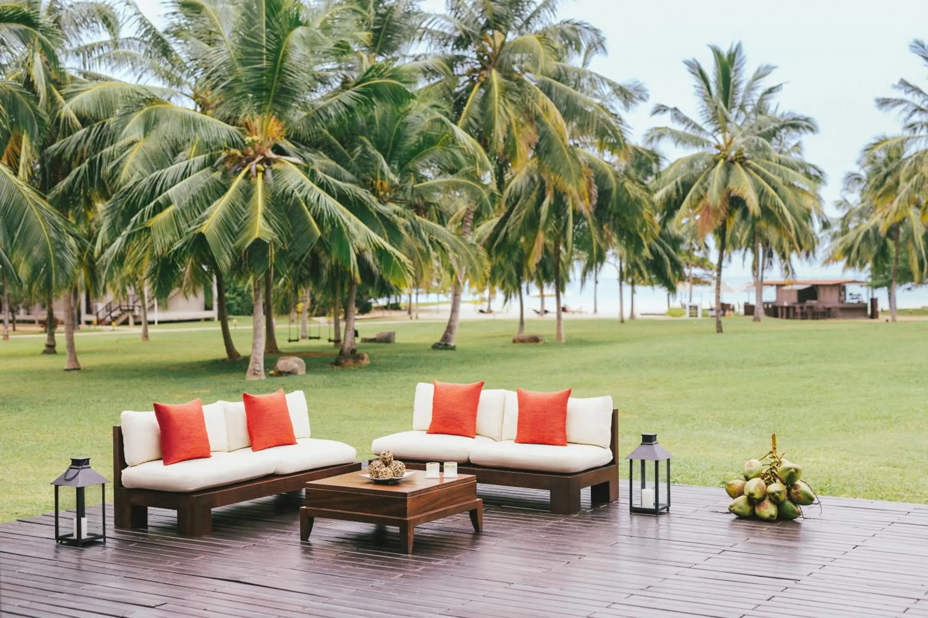 Lounge or bar in Uga Bay - Pasikuda Lounge or bar in Uga Bay - Pasikuda