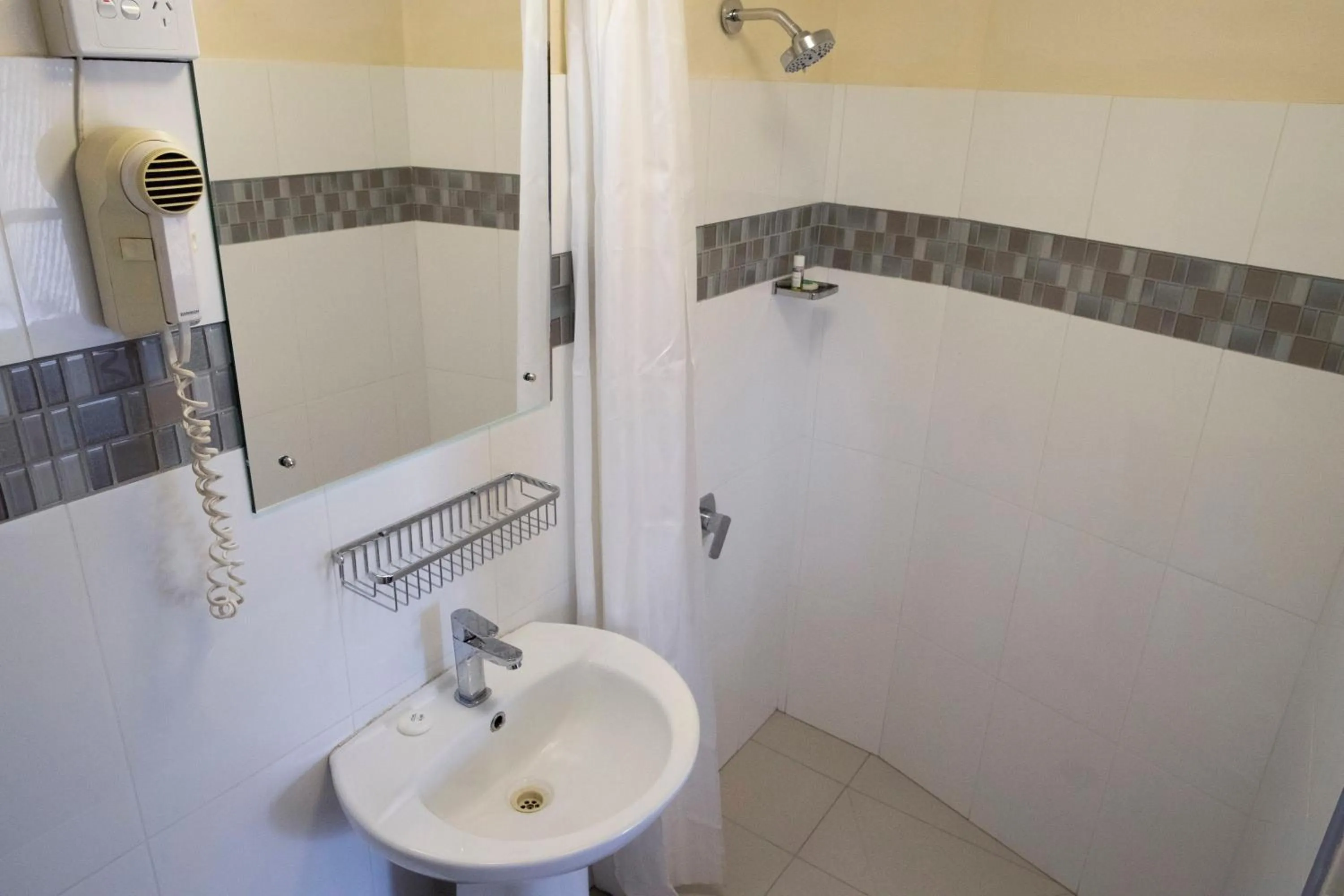 Shower in Aquarius On The Beach