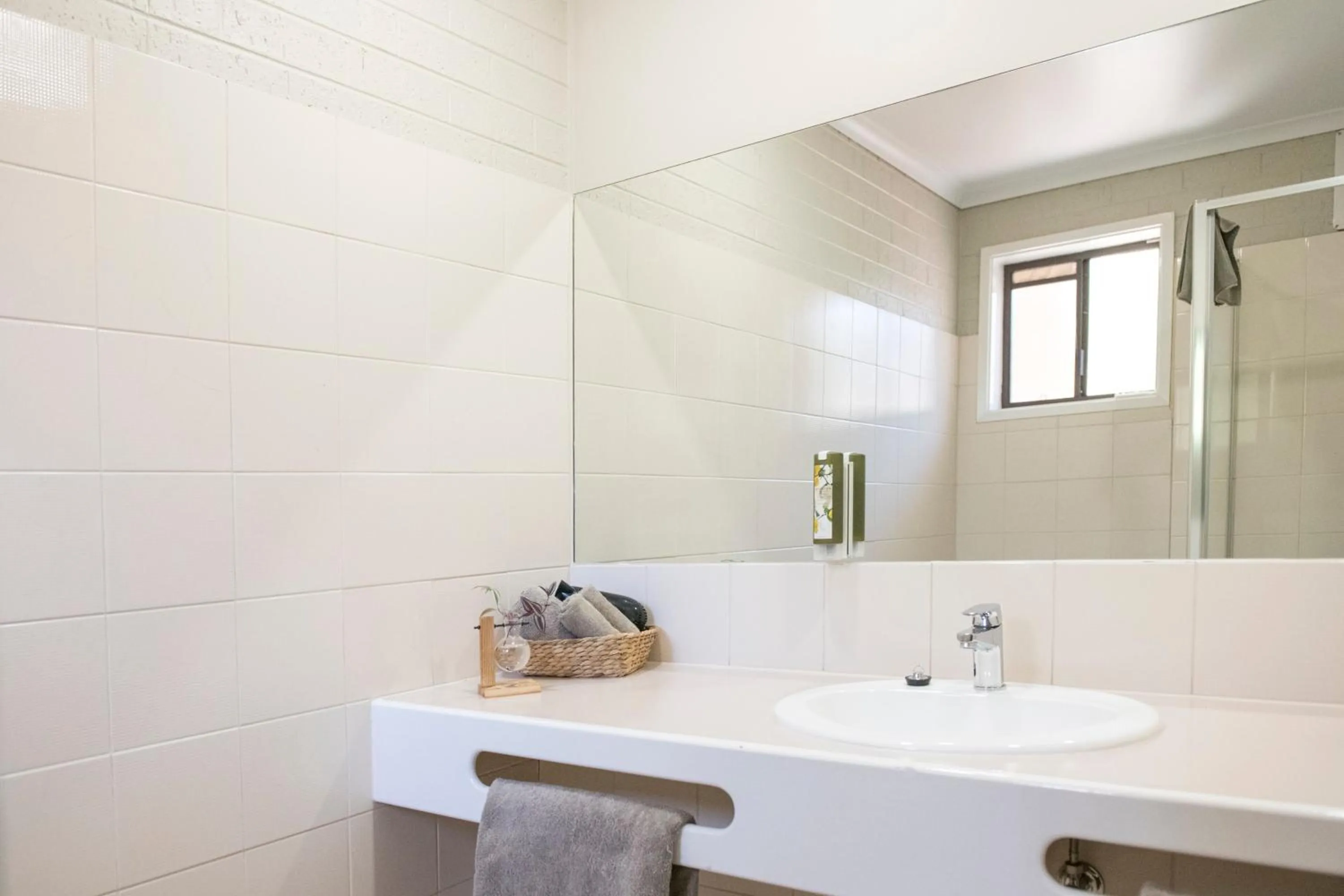 Bathroom in Central Deborah Motel