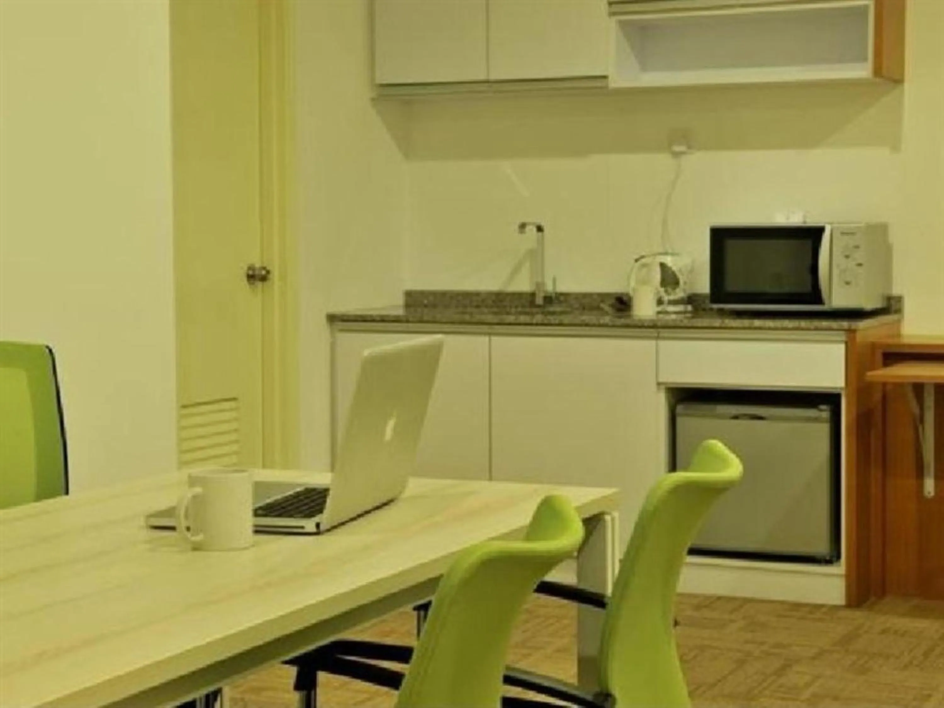 Kitchen or kitchenette in Hotel Primera Suite Cyberjaya