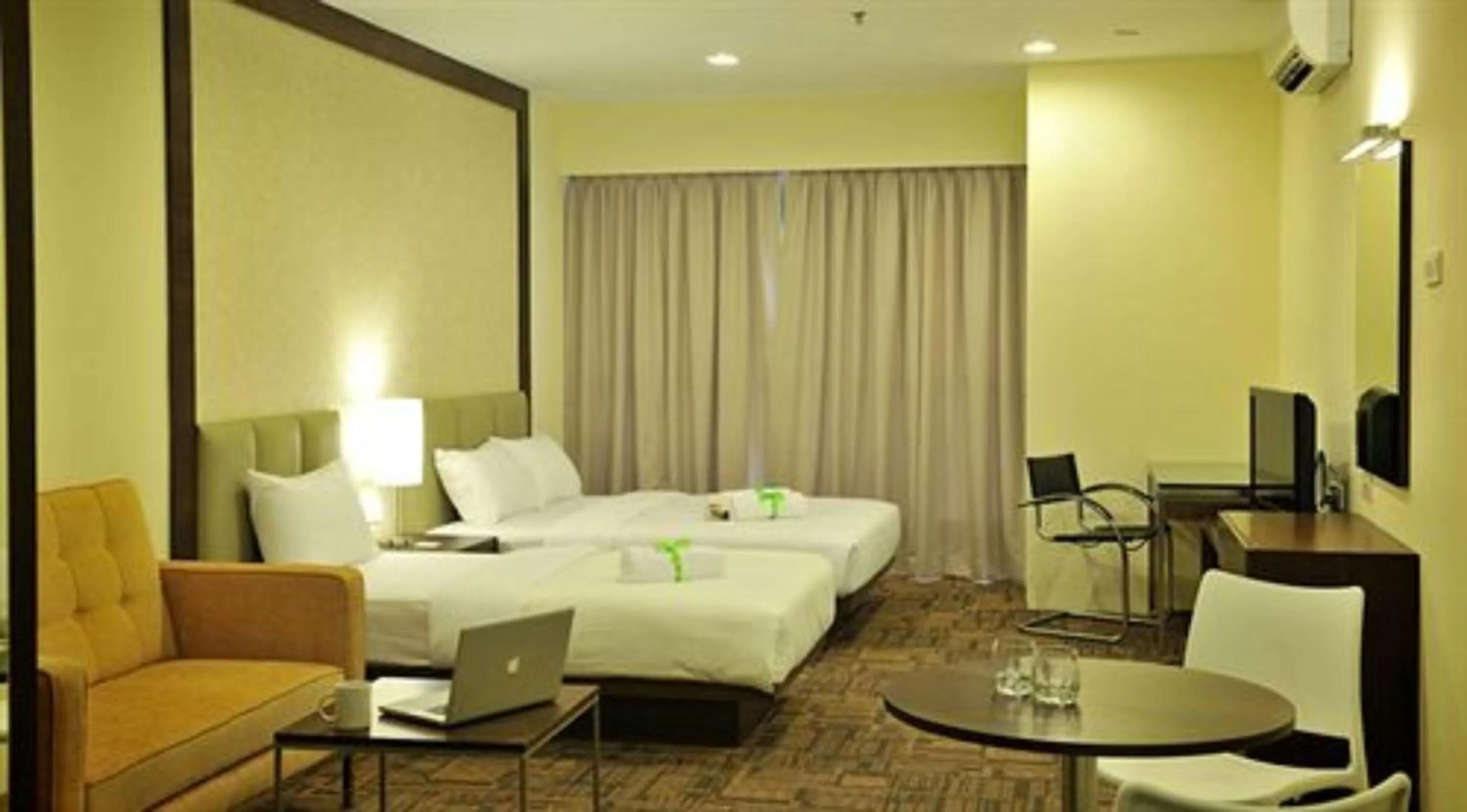 Living room, Bed in Hotel Primera Suite Cyberjaya