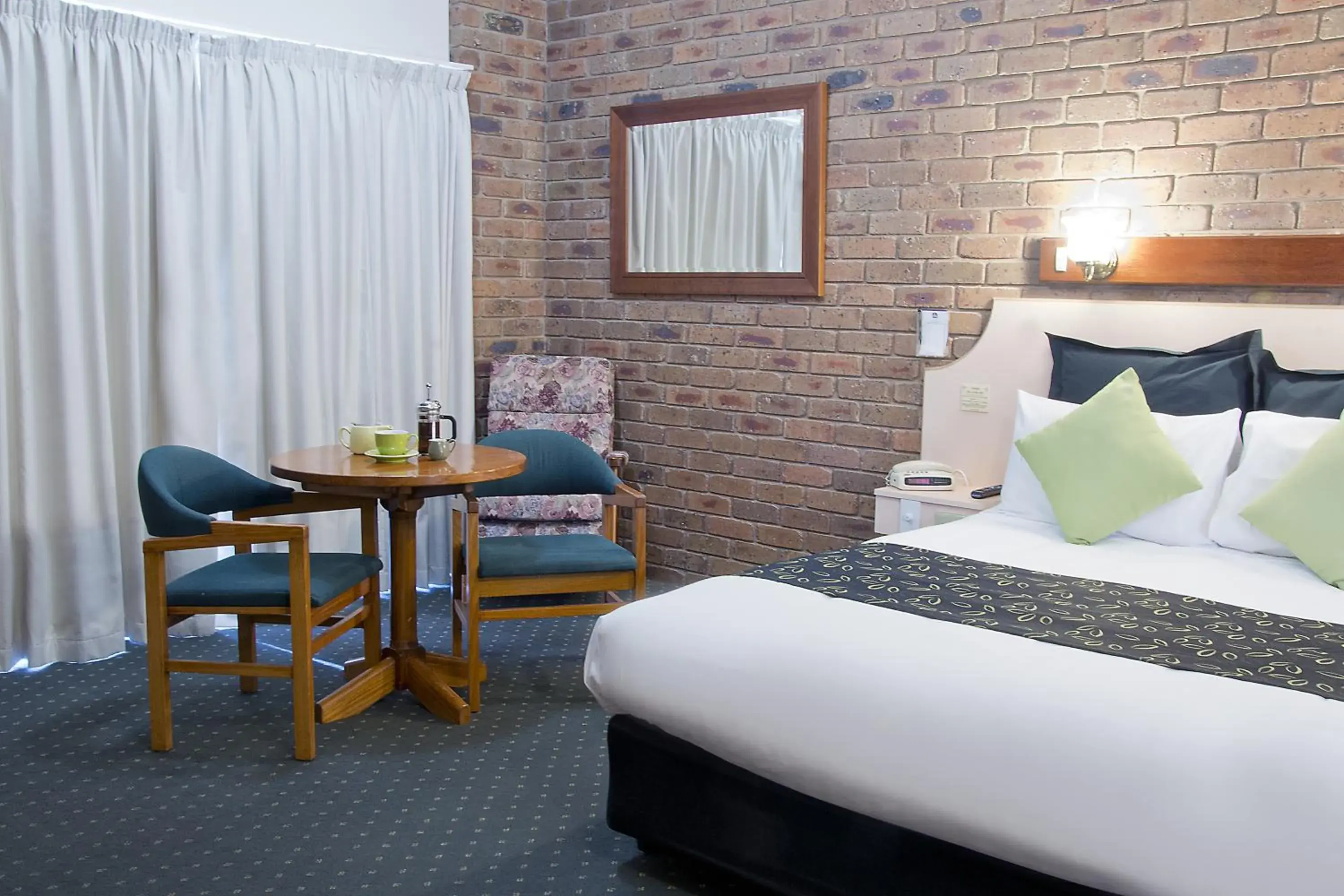 Dining area, Bed in Travellers Rest Motor Inn Swan Hill Dining area, Bed in Travellers Rest Motor Inn Swan Hill