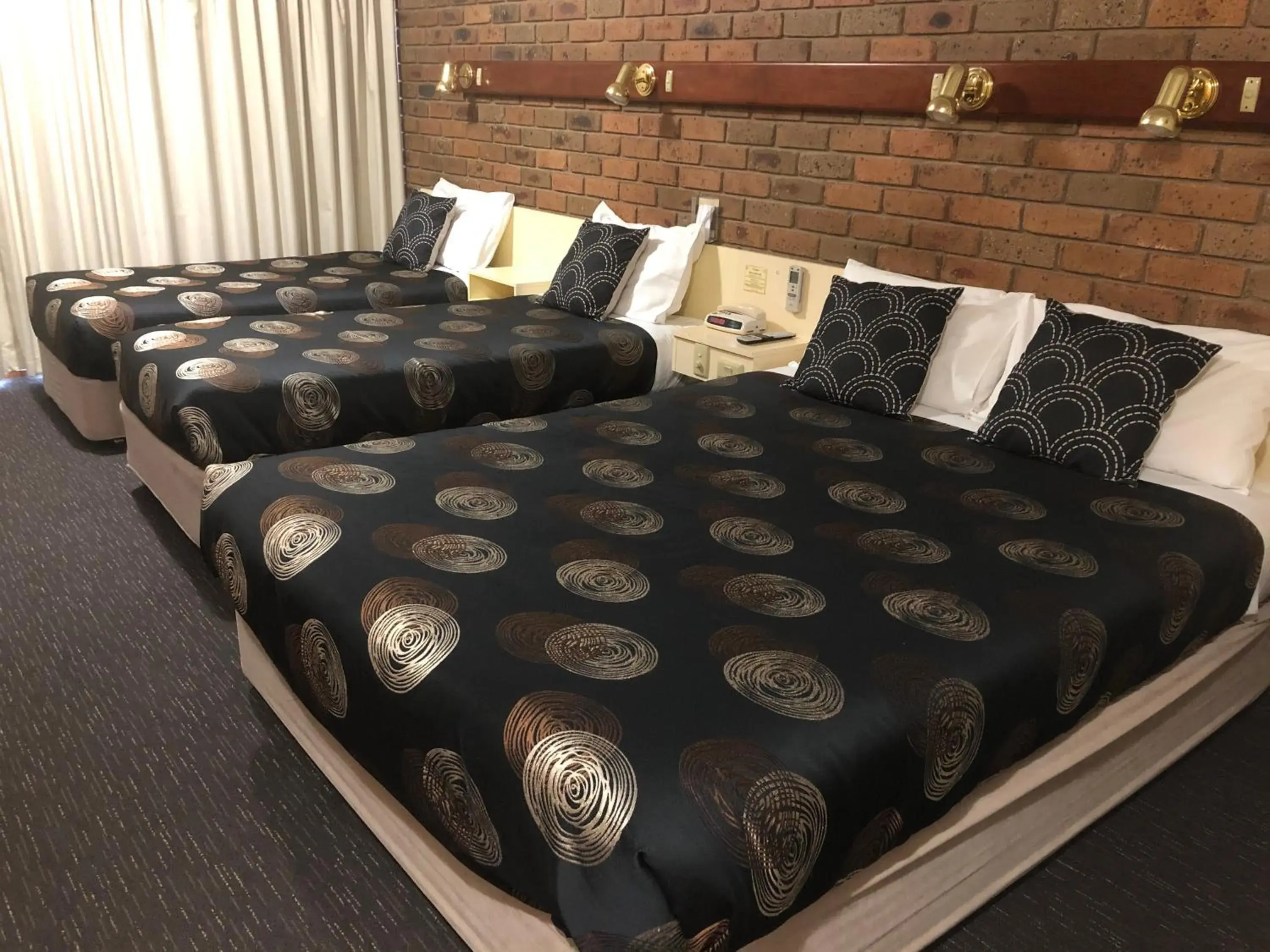 Bed in Travellers Rest Motor Inn Swan Hill Bed in Travellers Rest Motor Inn Swan Hill