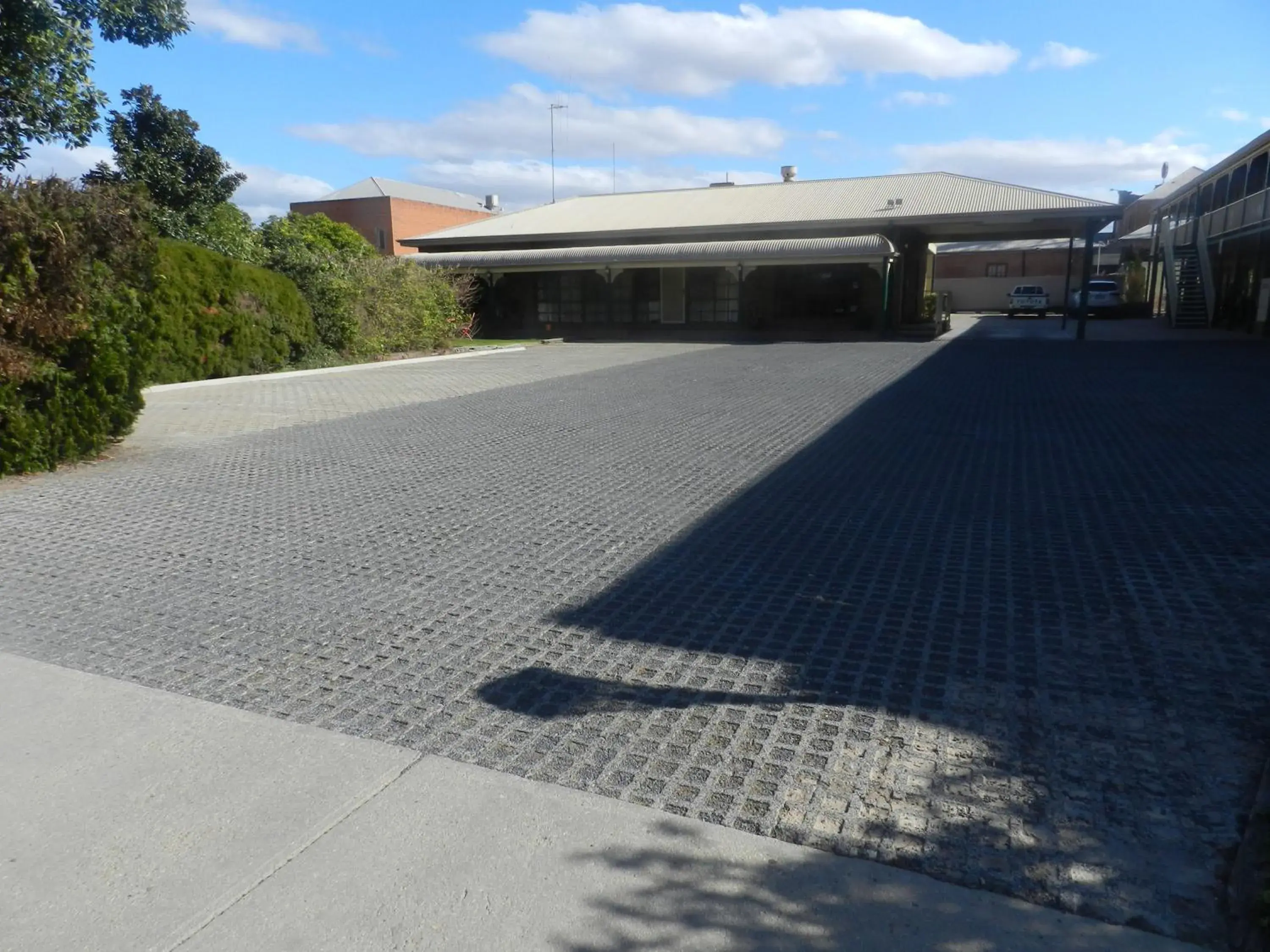 Property building in Travellers Rest Motor Inn Swan Hill Property building in Travellers Rest Motor Inn Swan Hill