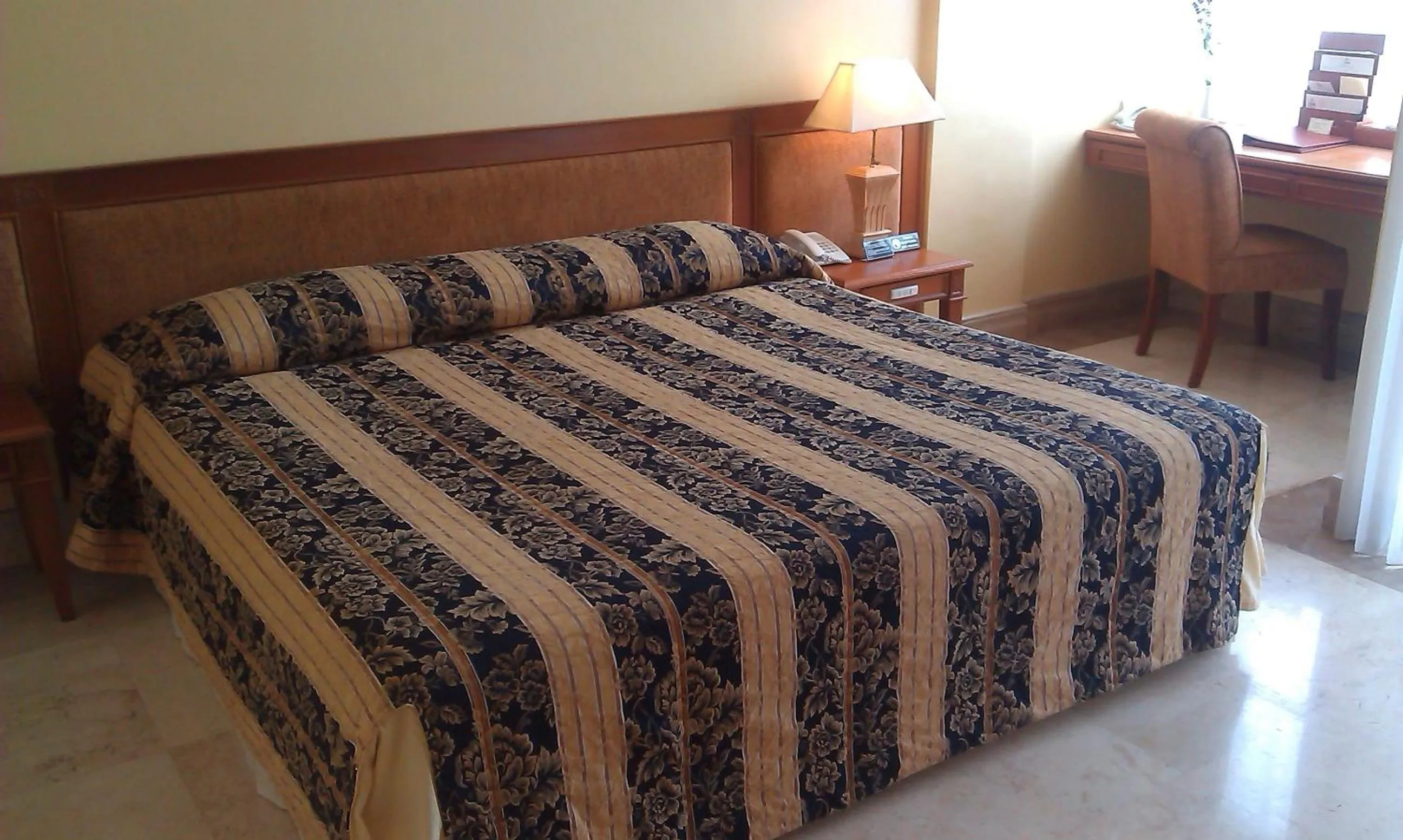 Bed in Resor Tuban Tropis