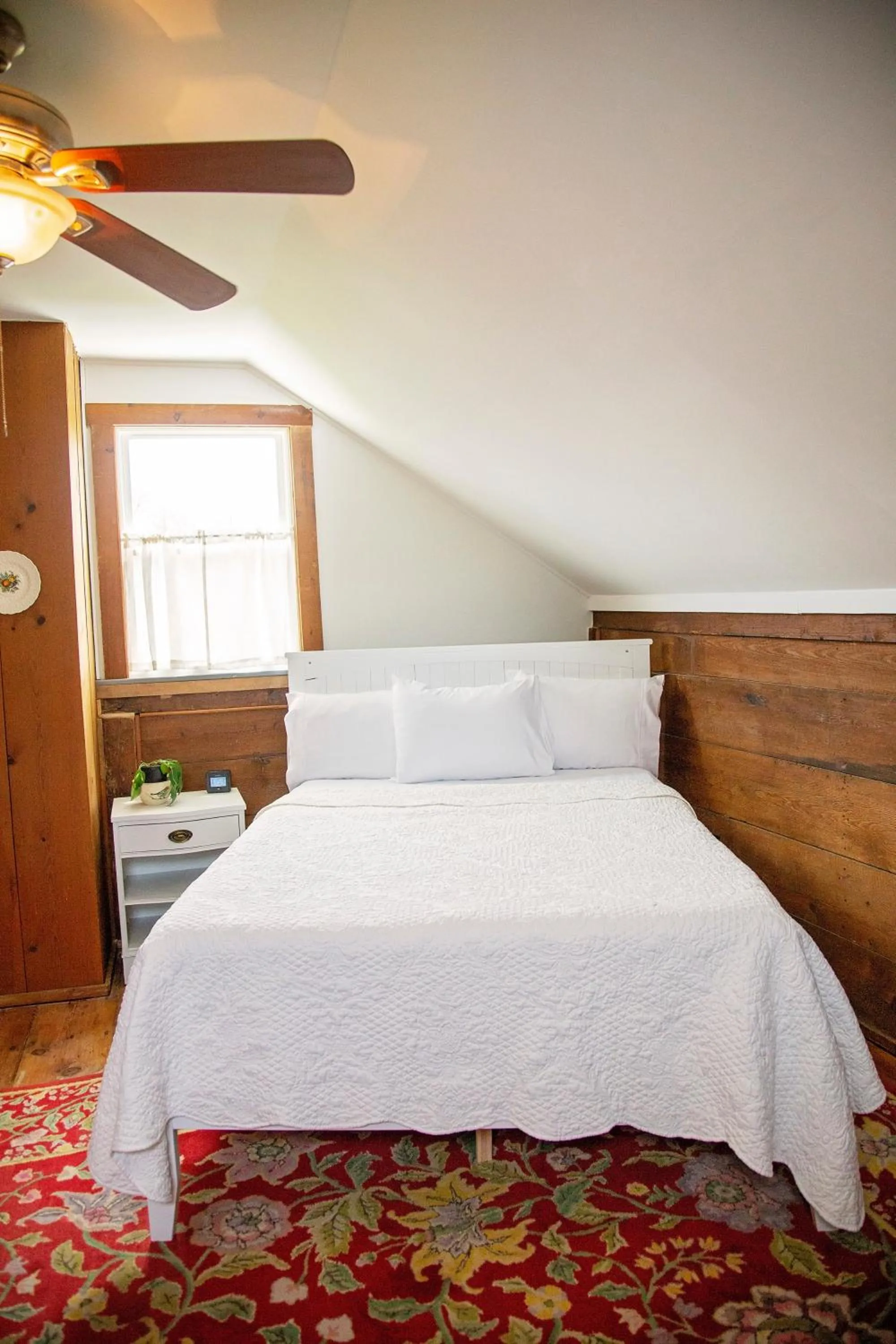 Bed in River Bluff Farm Bed and Breakfast