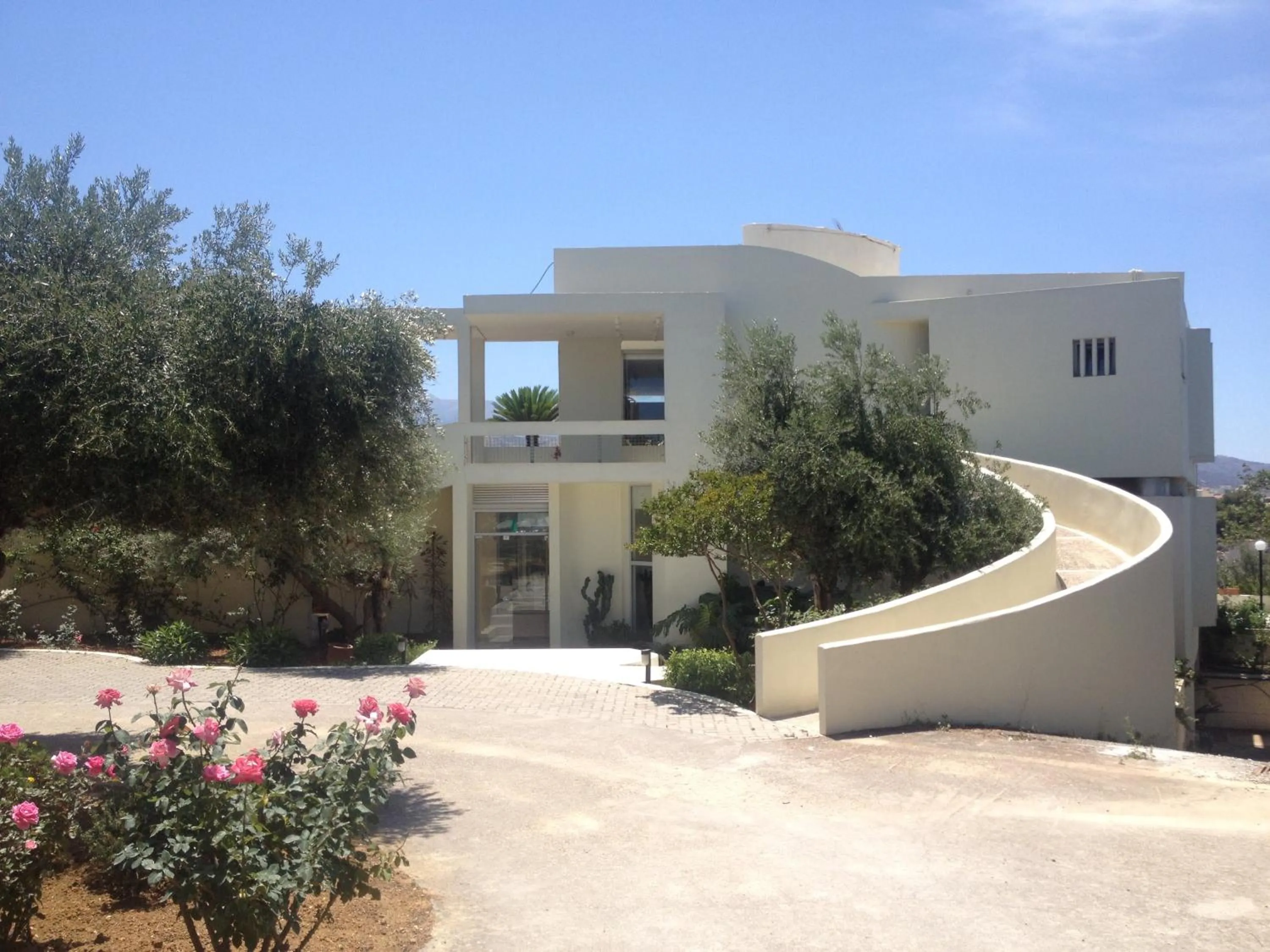 Facade/entrance in Rodon Hotel