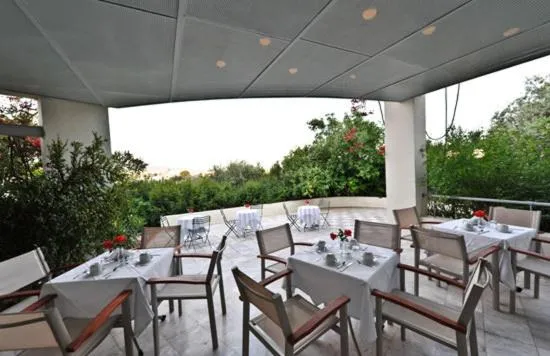 Restaurant/places to eat in Rodon Hotel