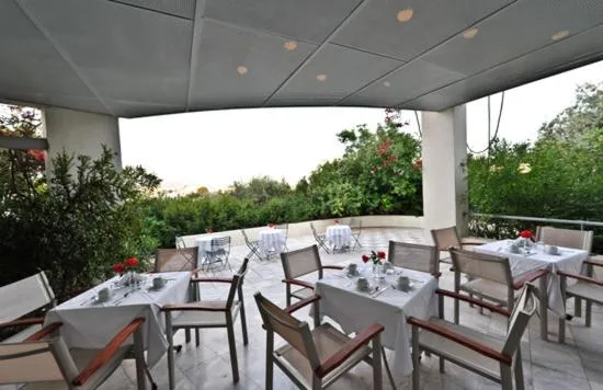 Restaurant/places to eat in Rodon Hotel