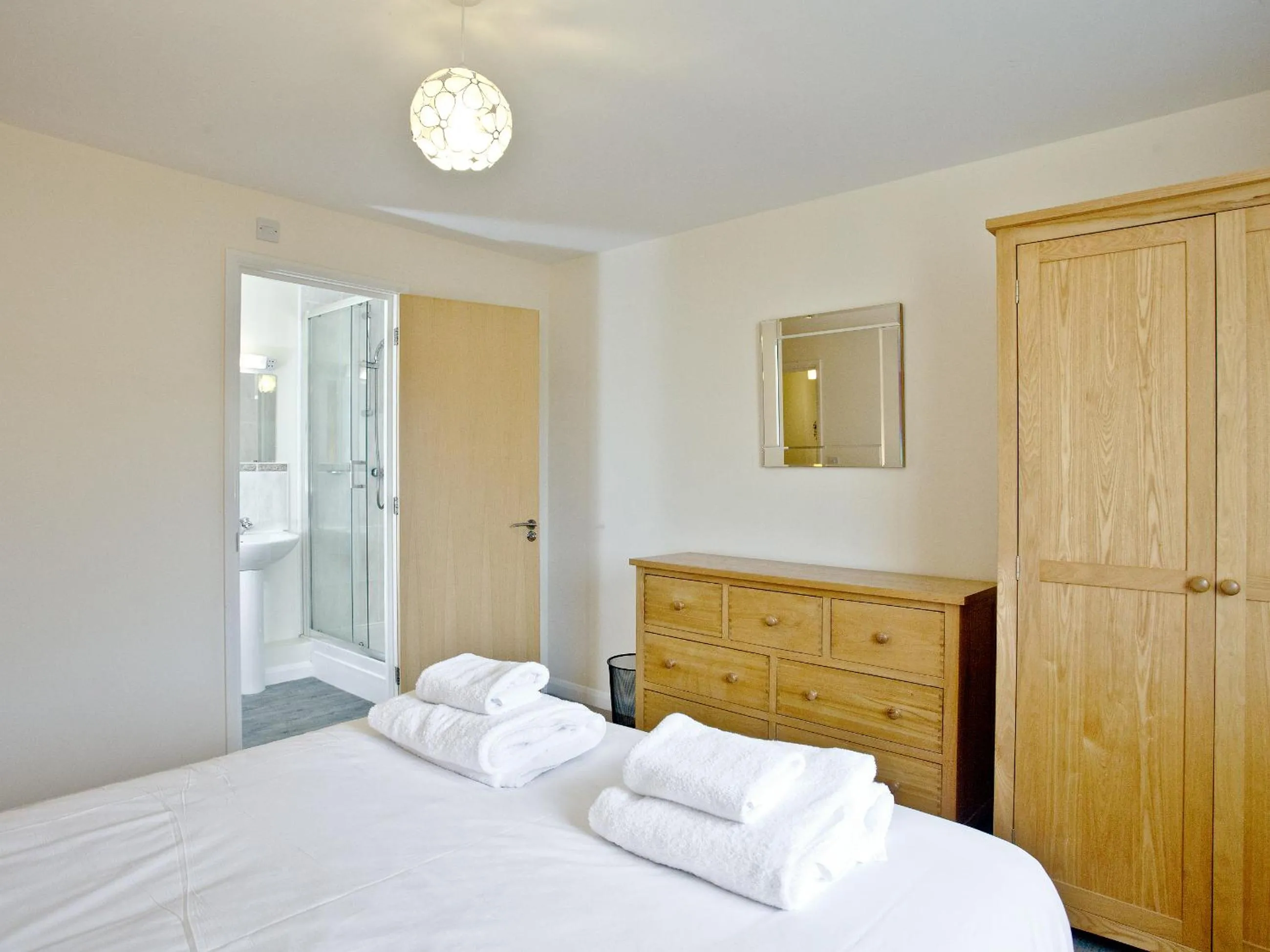 Bedroom, Bed in 15 Belvedere Court