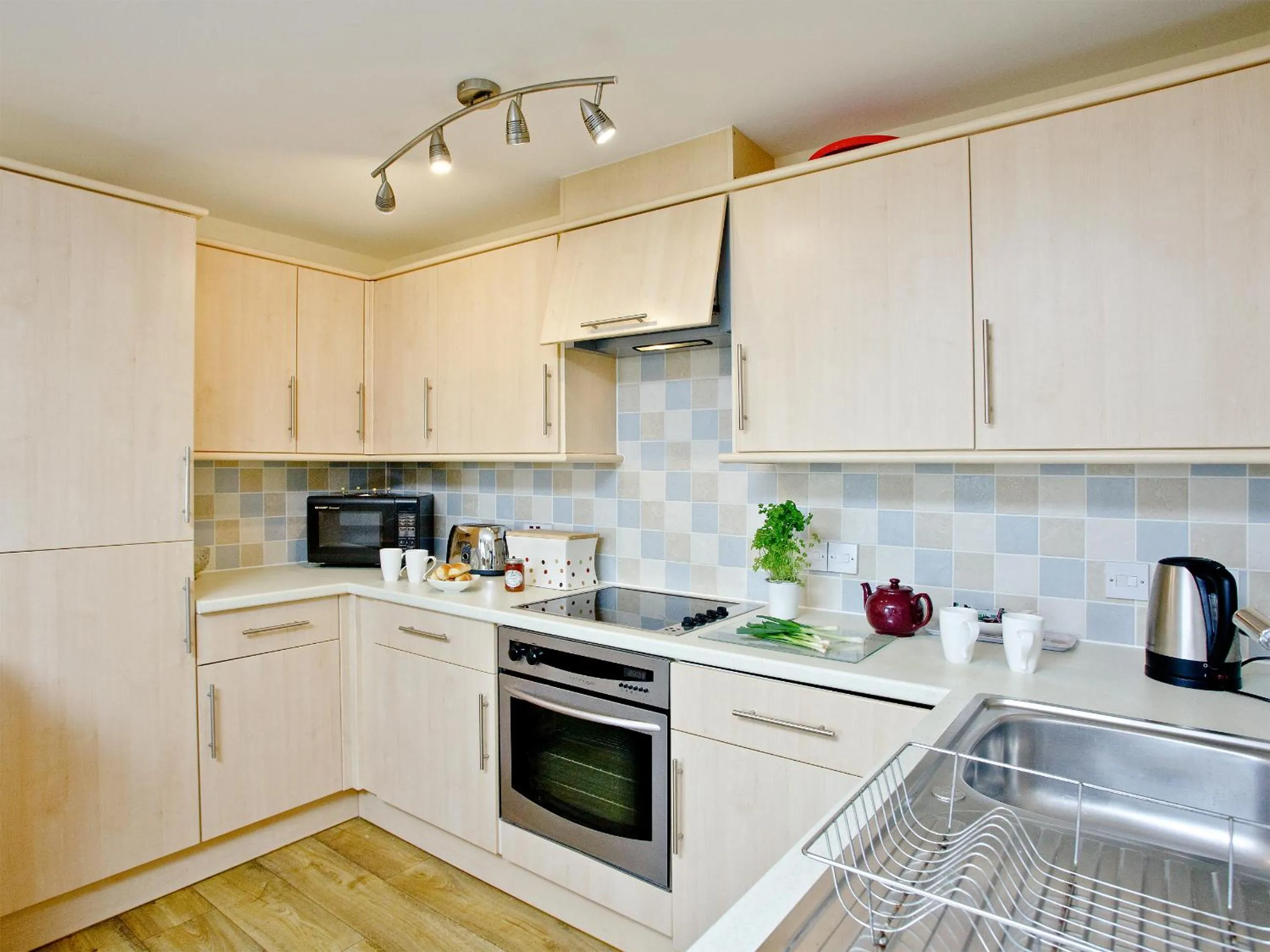 Kitchen or kitchenette in 15 Belvedere Court