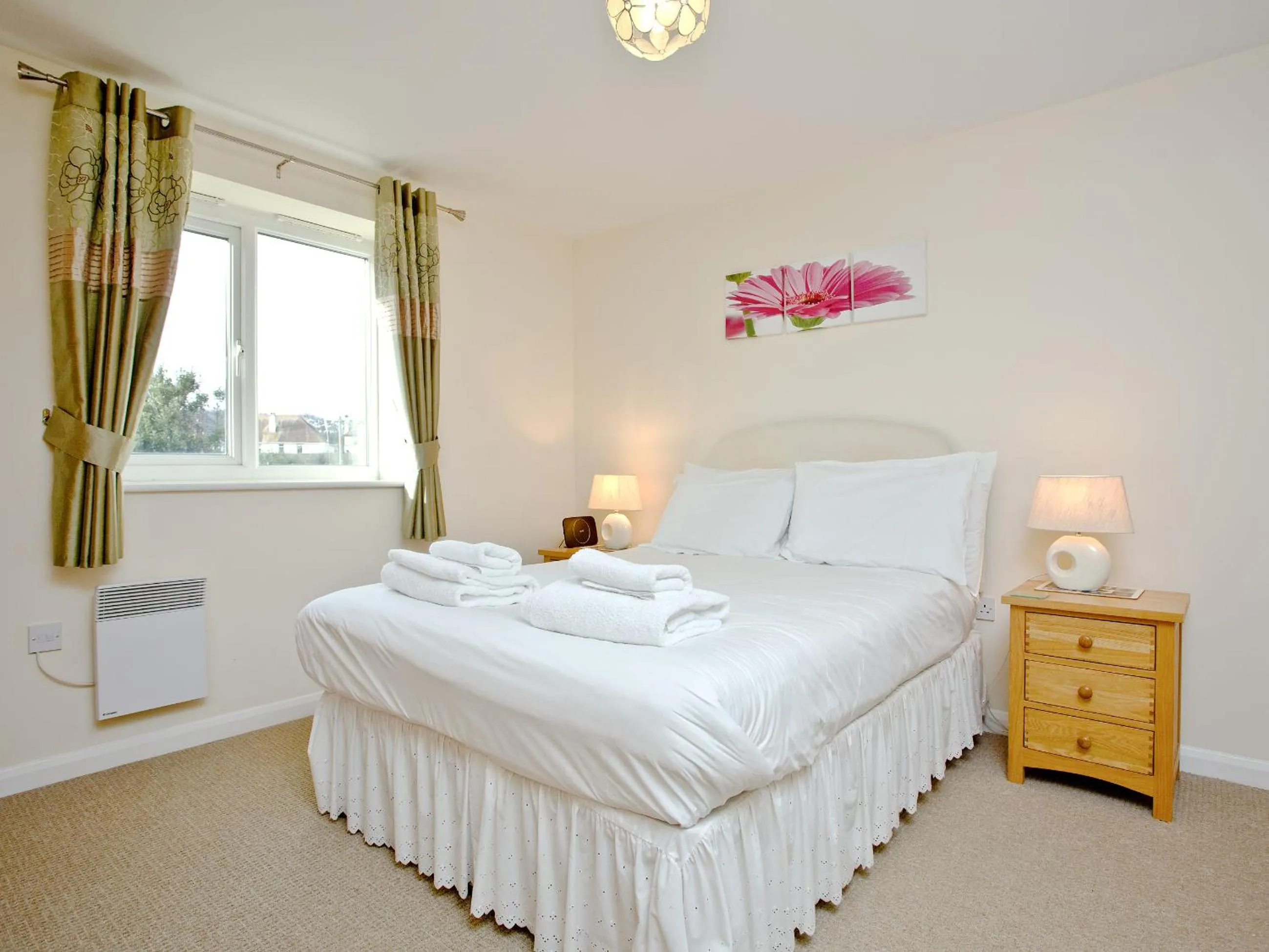 Bedroom, Bed in 15 Belvedere Court