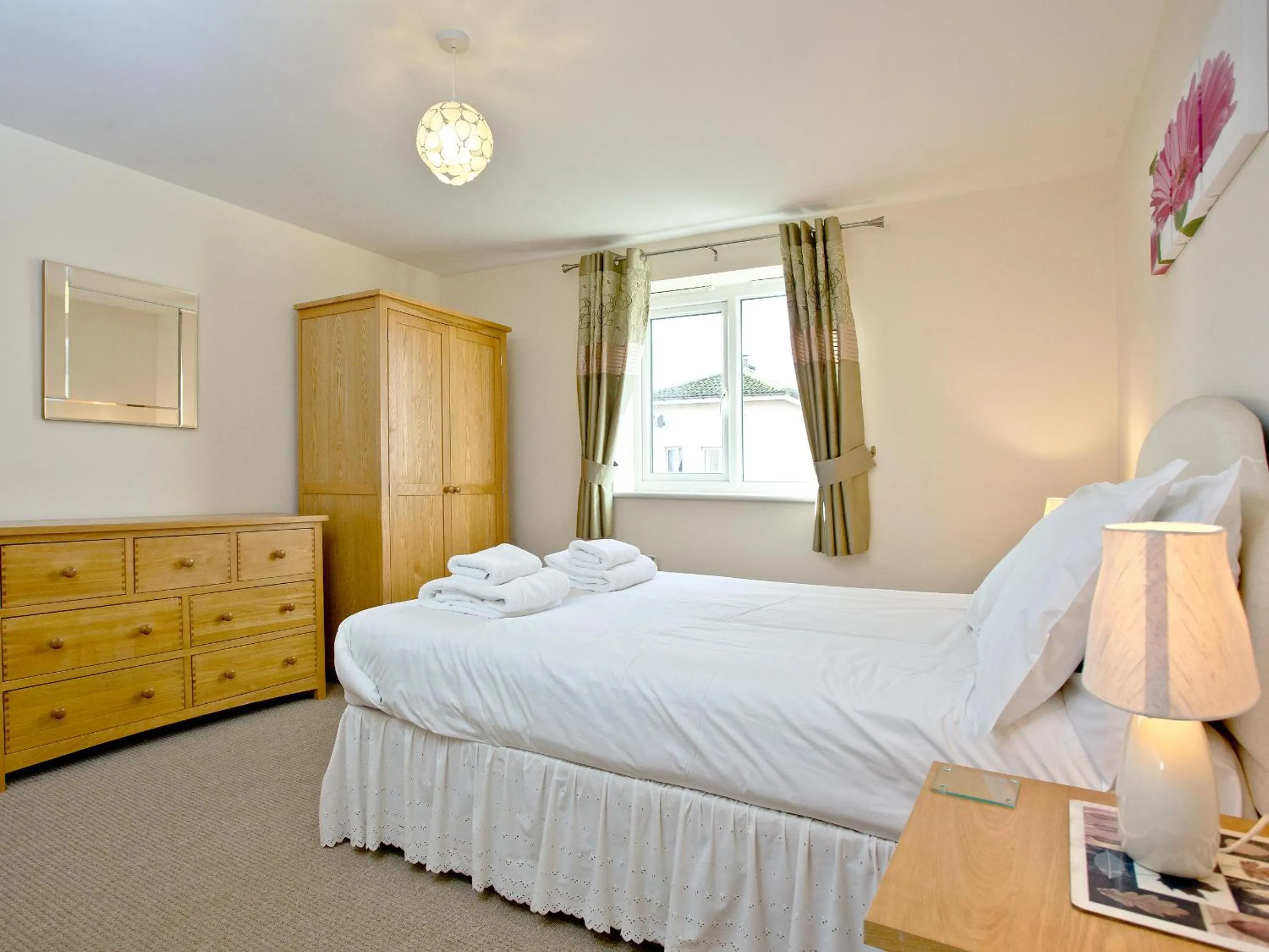 Bedroom, Bed in 15 Belvedere Court