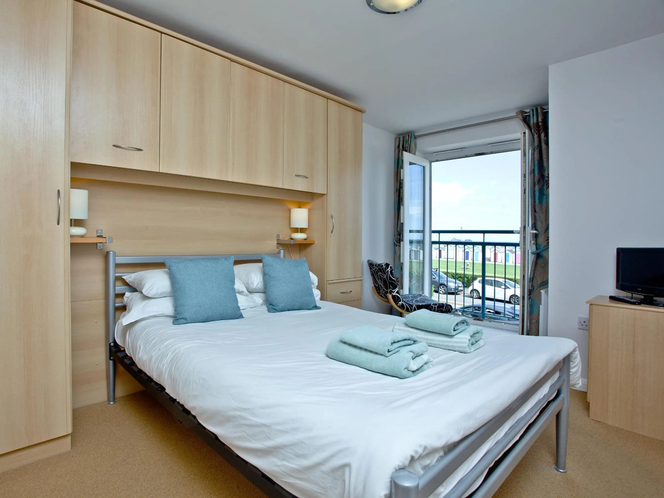 Bedroom, Bed in 16 Belvedere Court