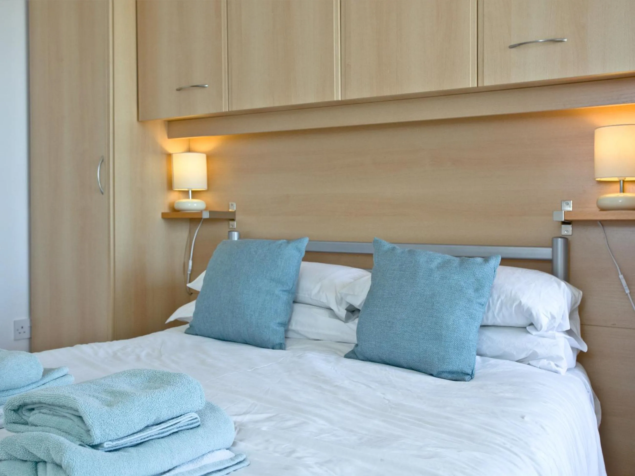 Bedroom, Bed in 16 Belvedere Court