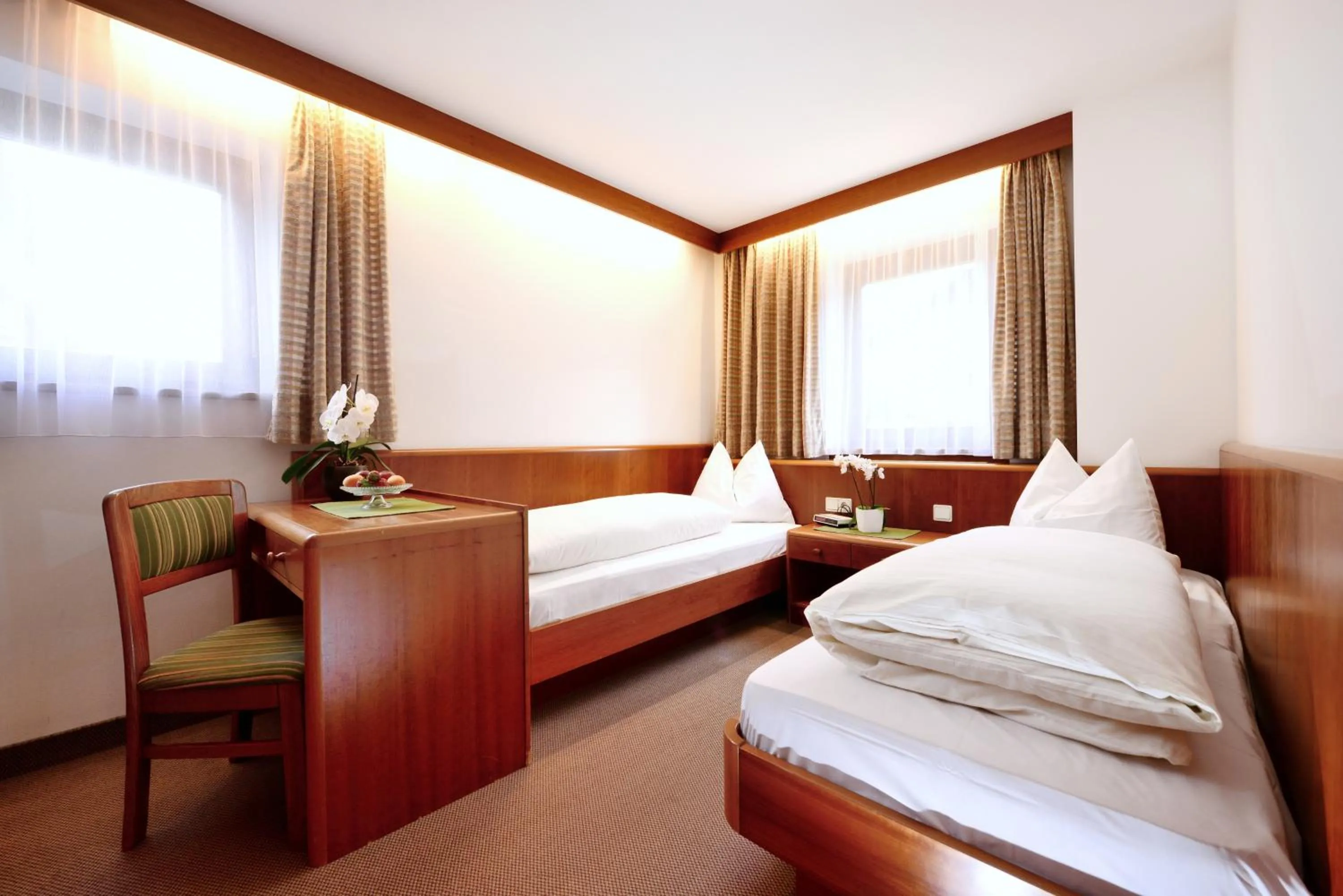 Photo of the whole room, Bed in Residence Bacher