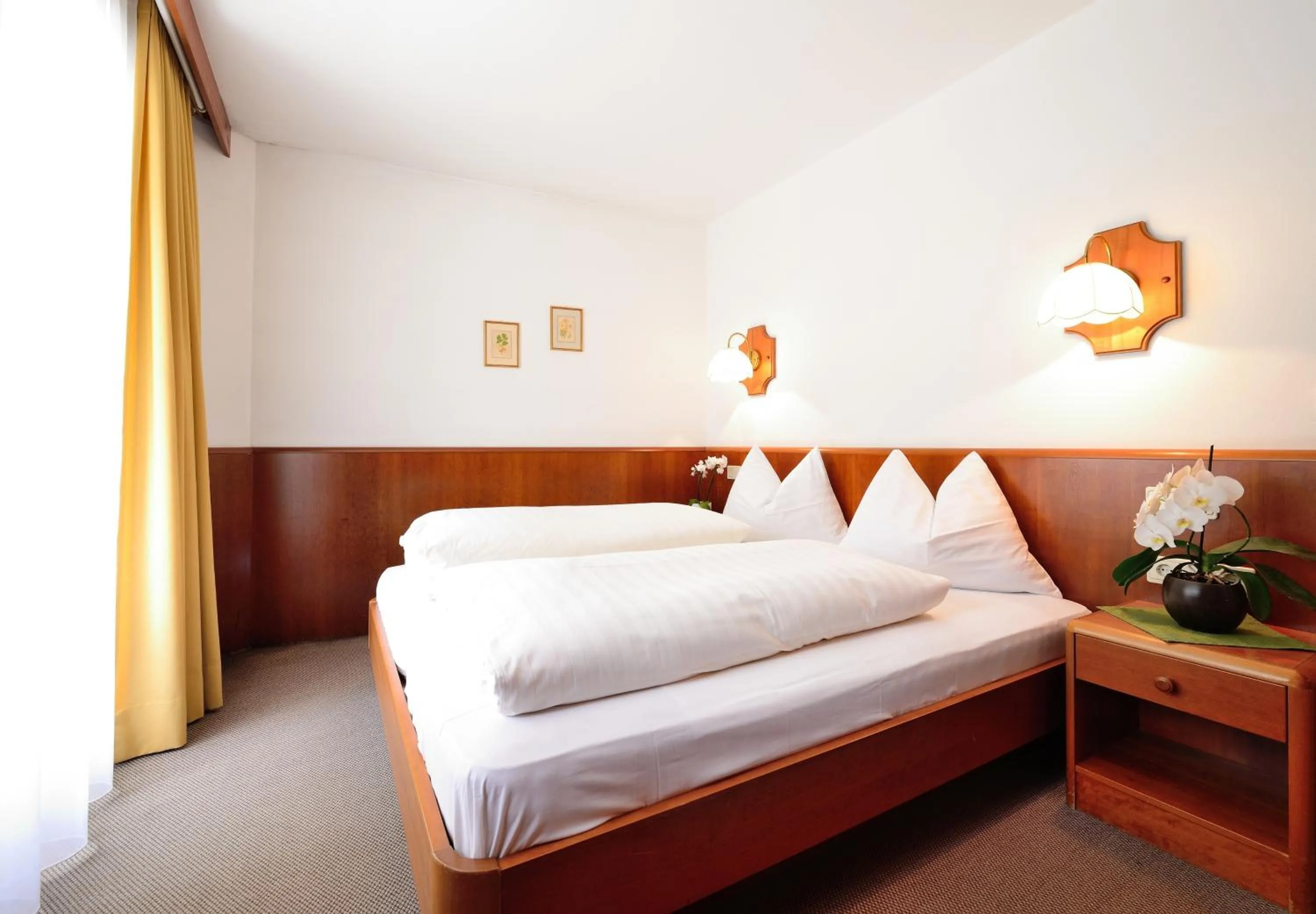 Photo of the whole room, Bed in Residence Bacher