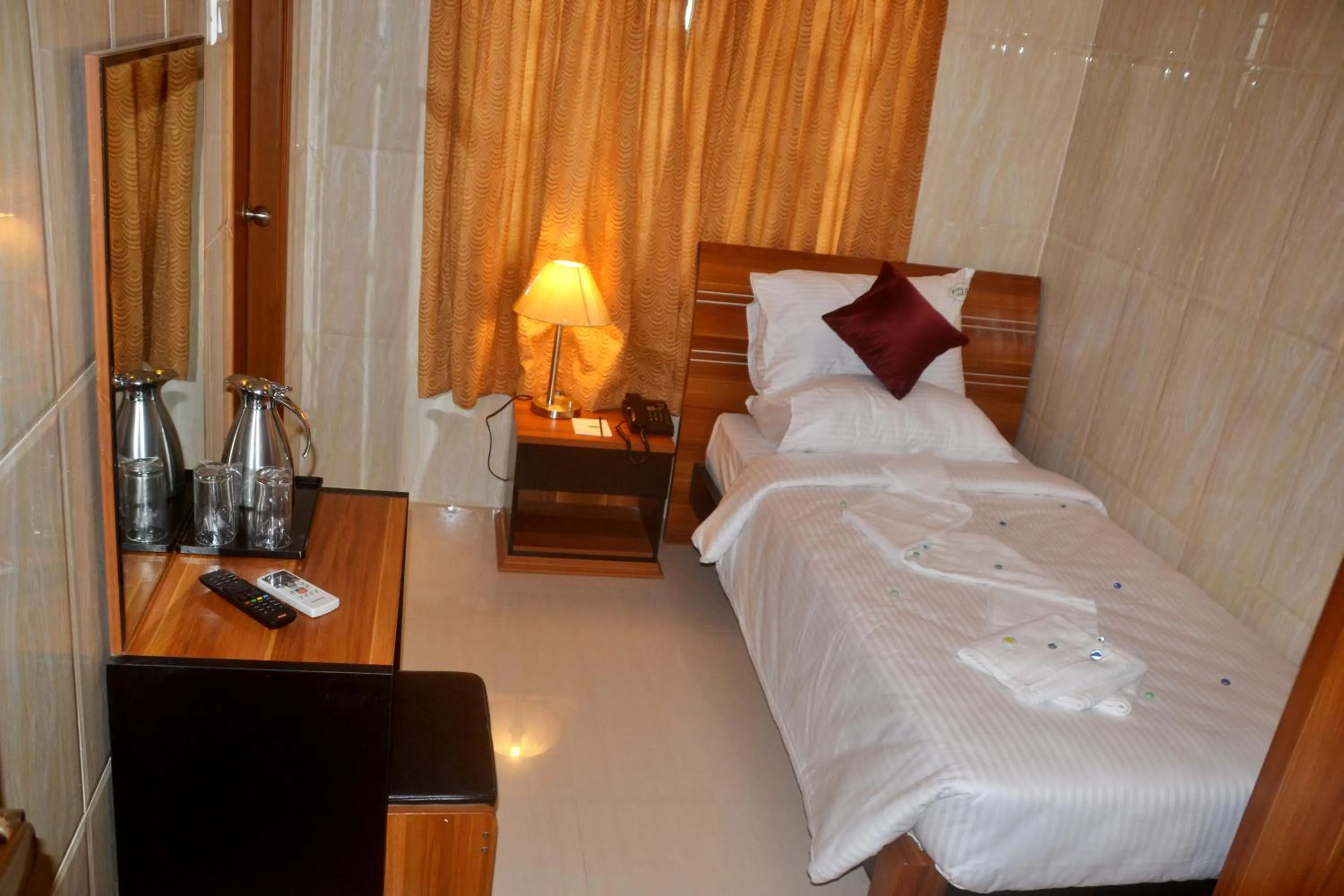 Photo of the whole room, Bed in Peace Inn Chennai