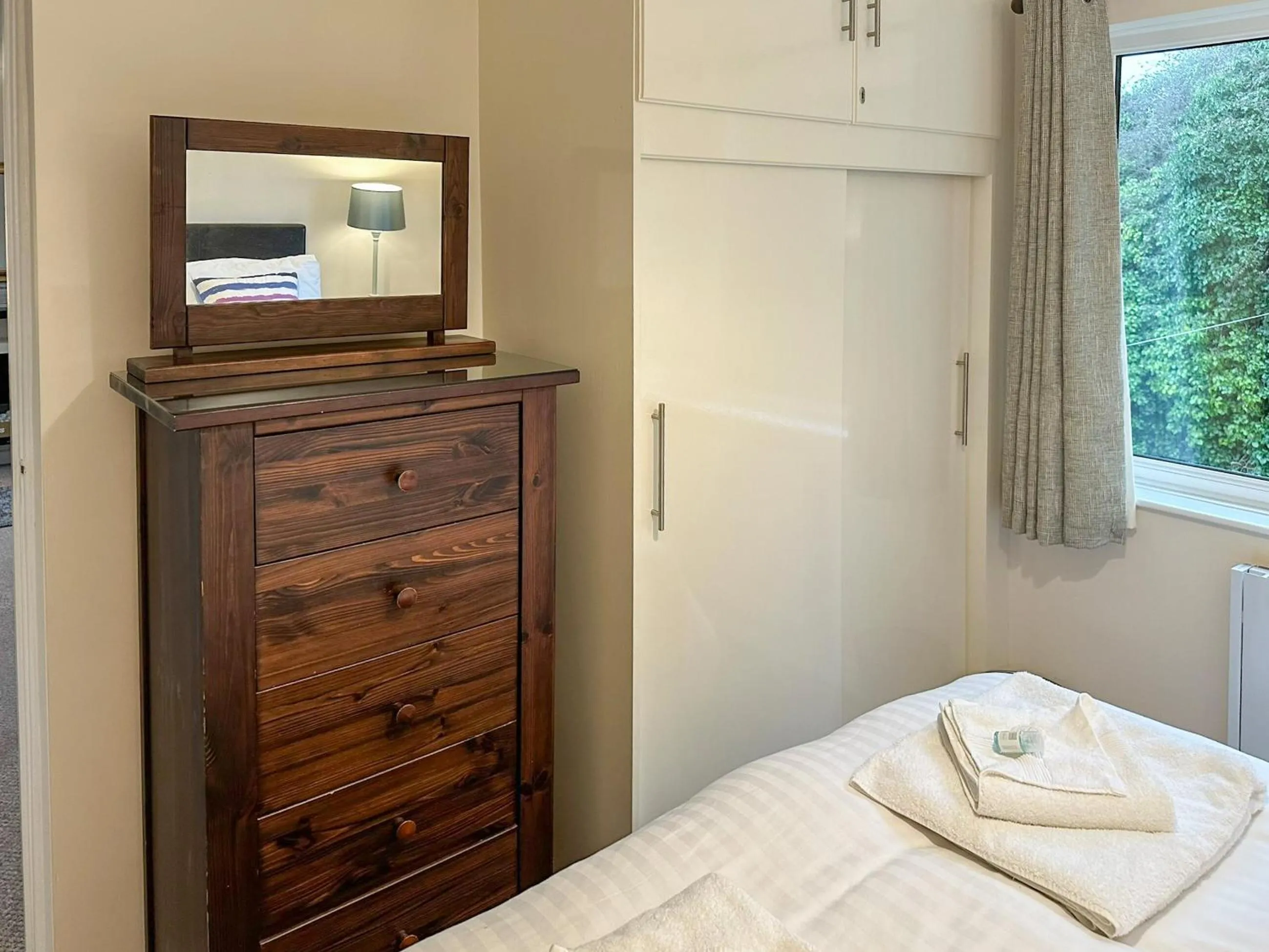 Property building, Bed in 9 Dolphin Court