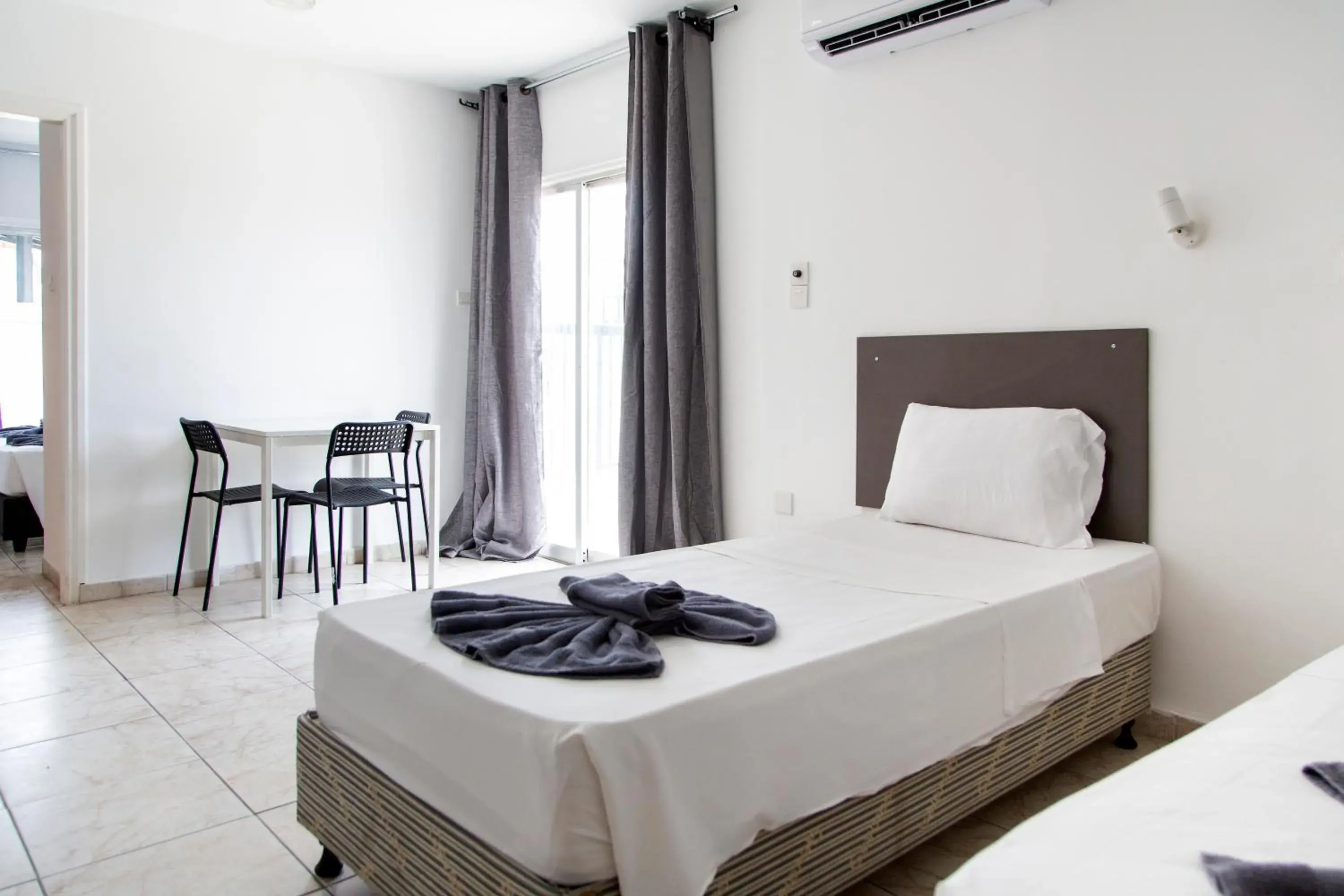 One-Bedroom Apartment with Balcony and City View in Summer's Hotel Apartments One-Bedroom Apartment with Balcony and City View in Summer's Hotel Apartments