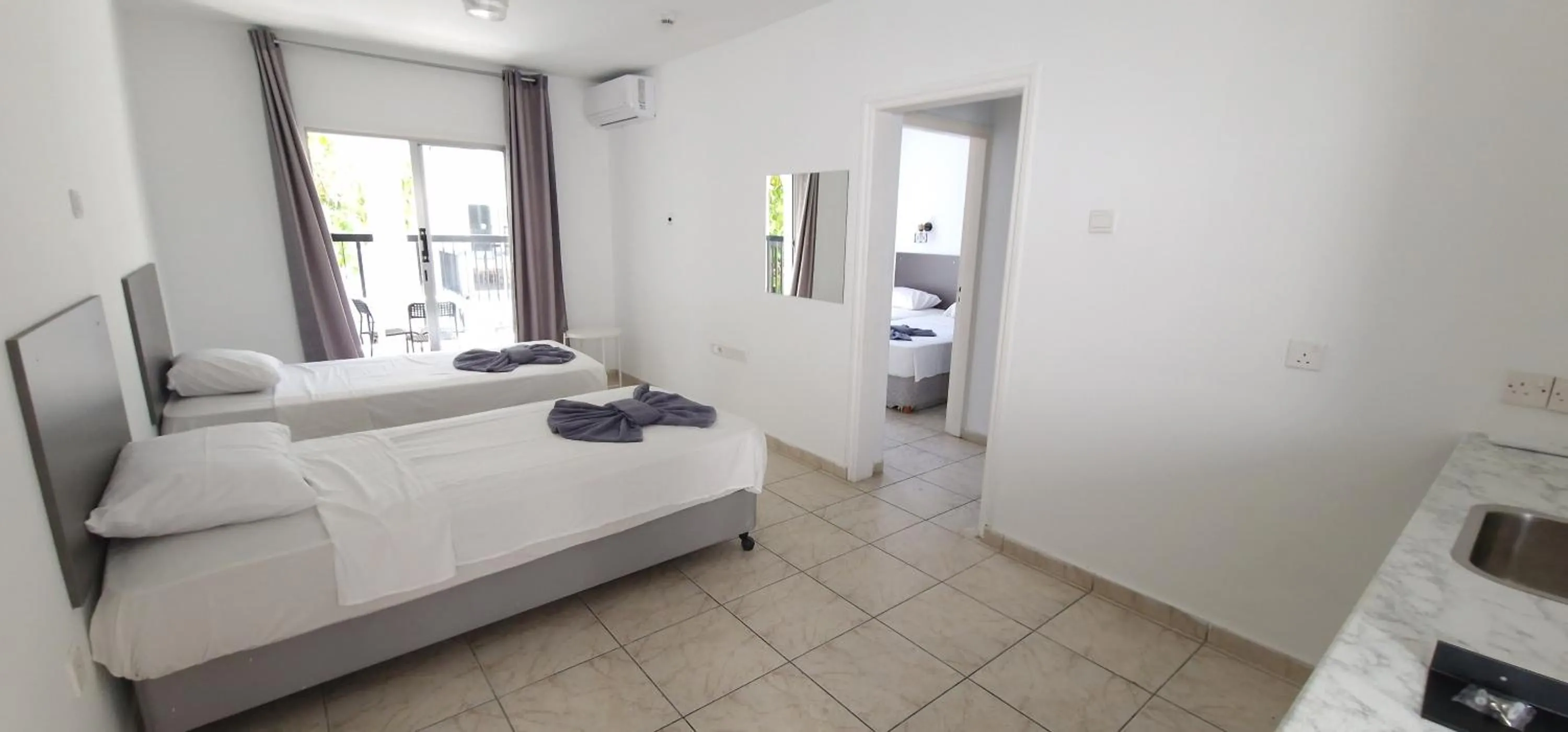 One-Bedroom Apartment with Balcony in Summer's Hotel Apartments