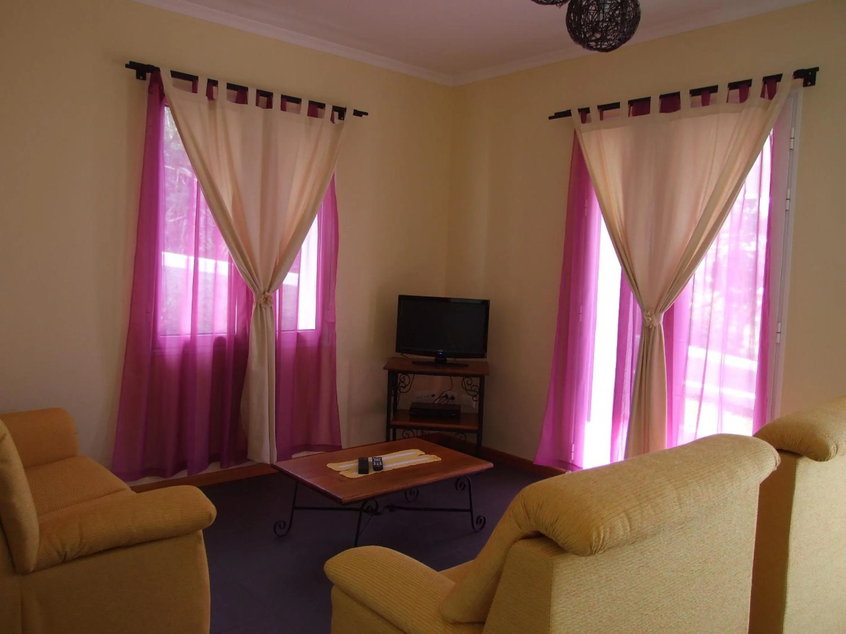 Living room in Paraiso das Flores