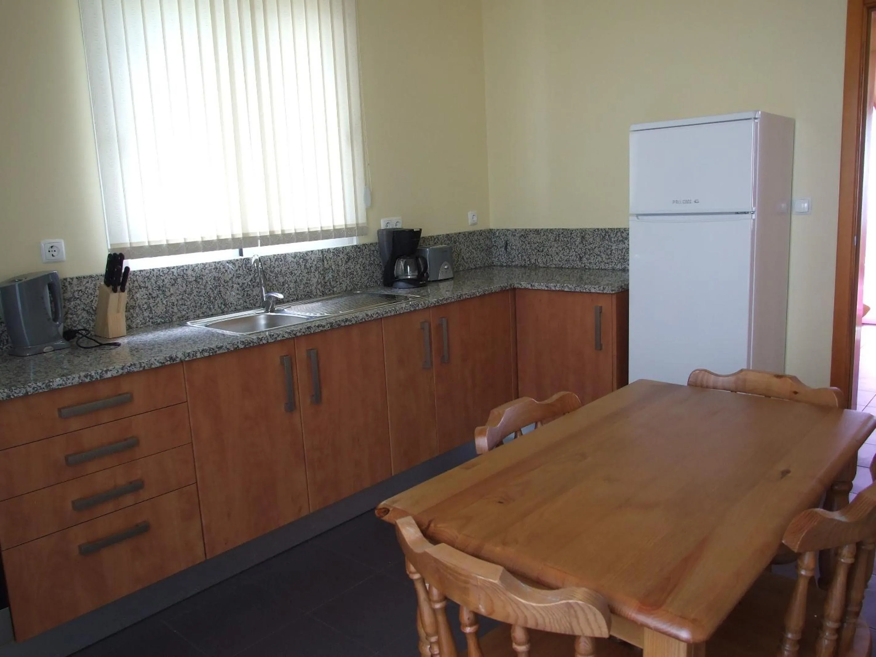 Communal kitchen in Paraiso das Flores