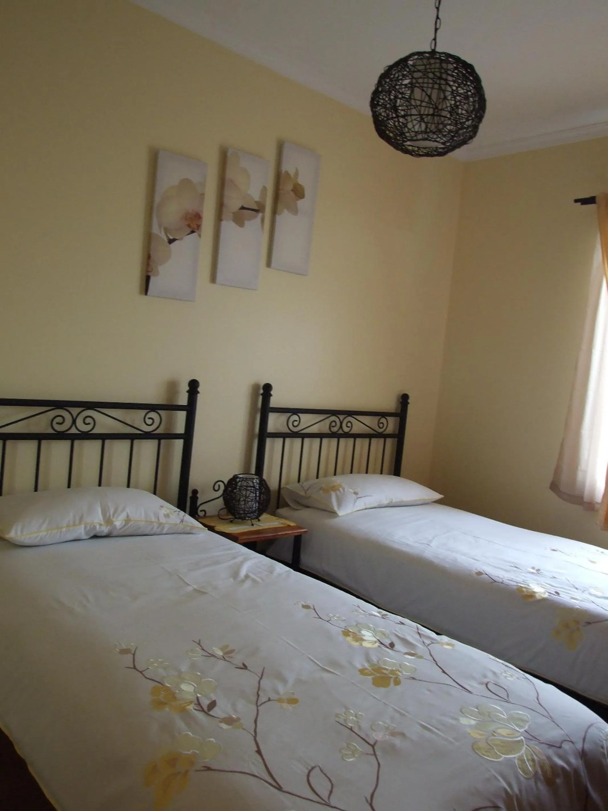 Bedroom, Bed in Paraiso das Flores