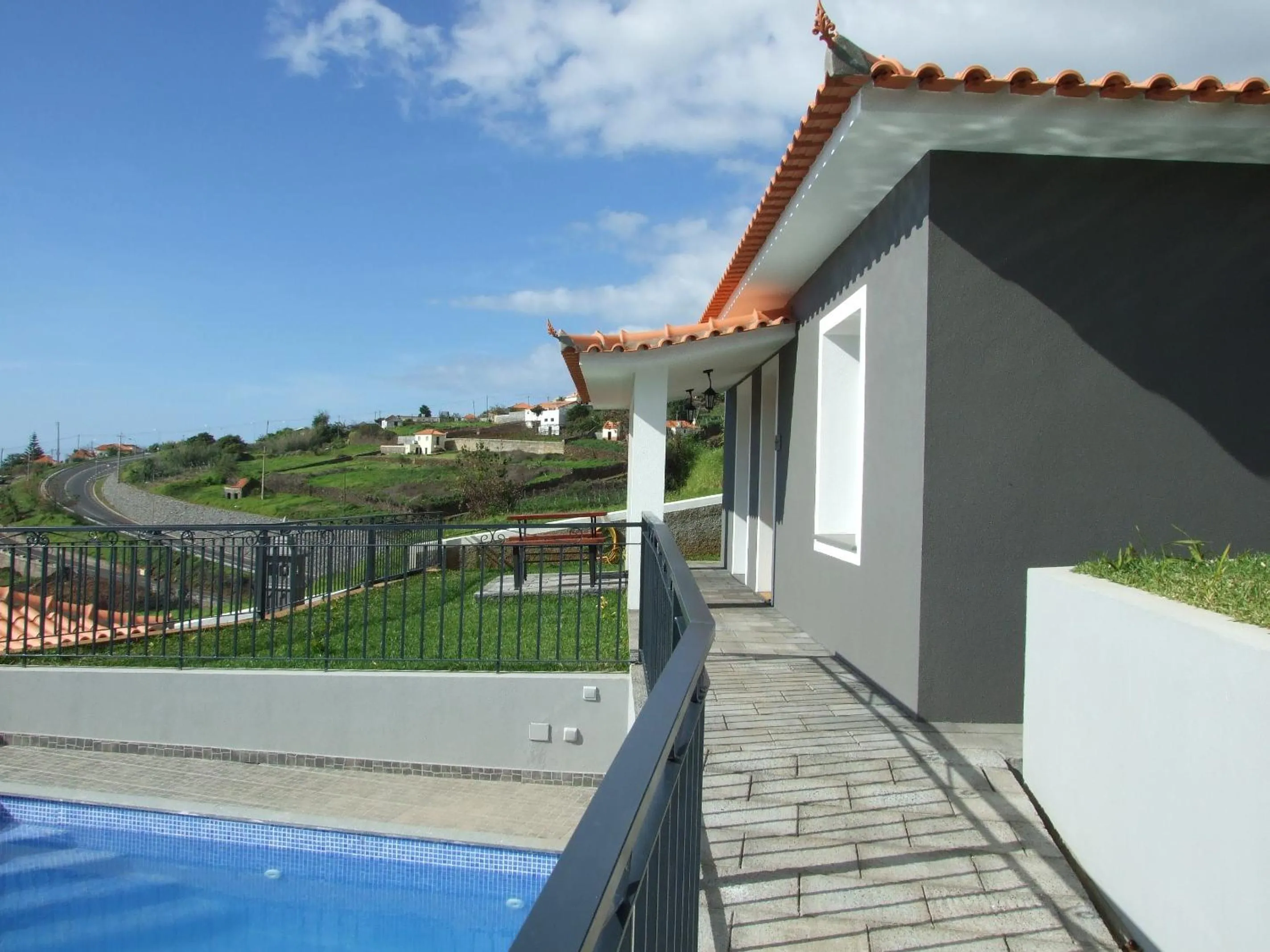 Property building in Paraiso das Flores