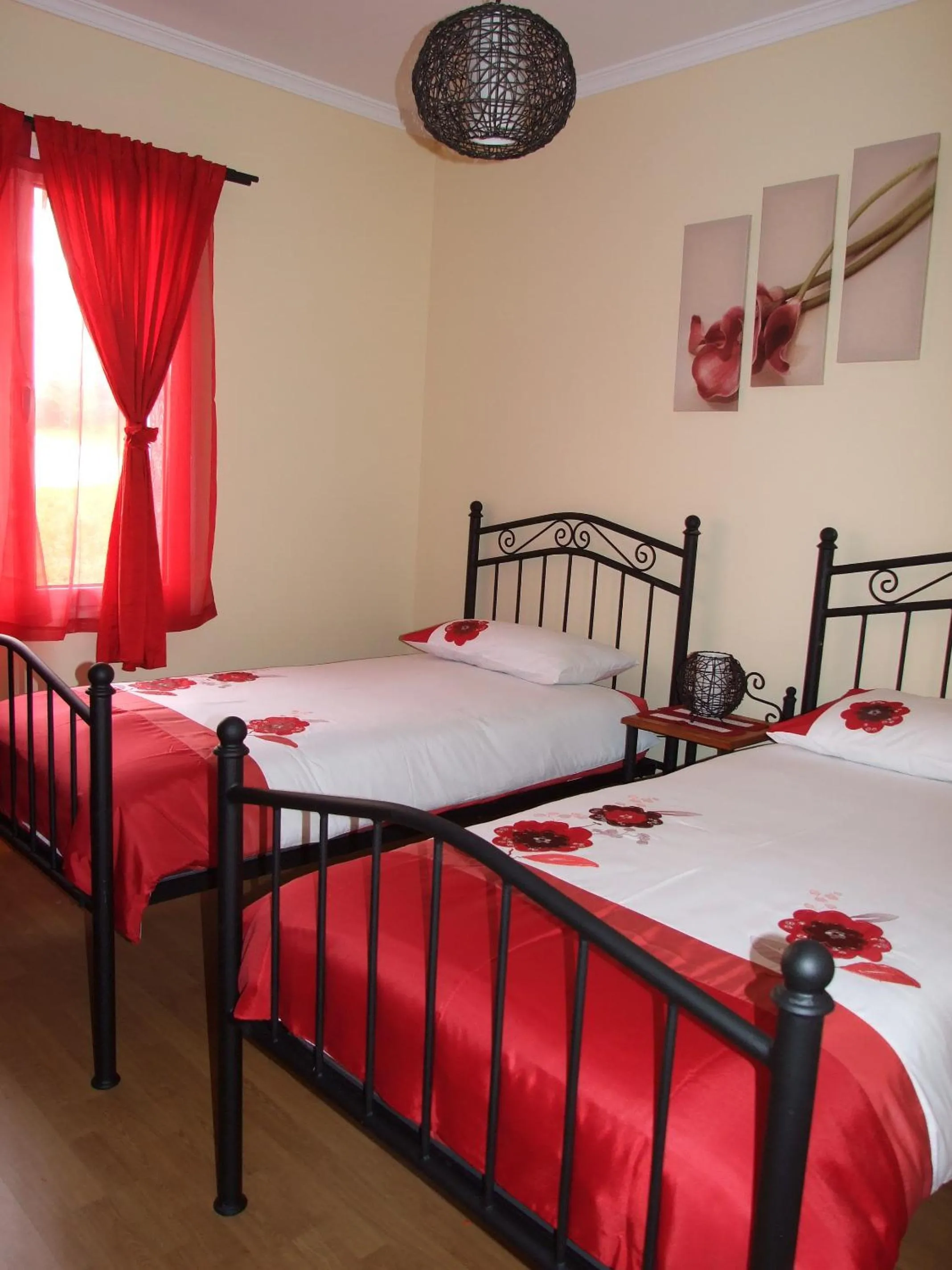 Bedroom, Bed in Paraiso das Flores