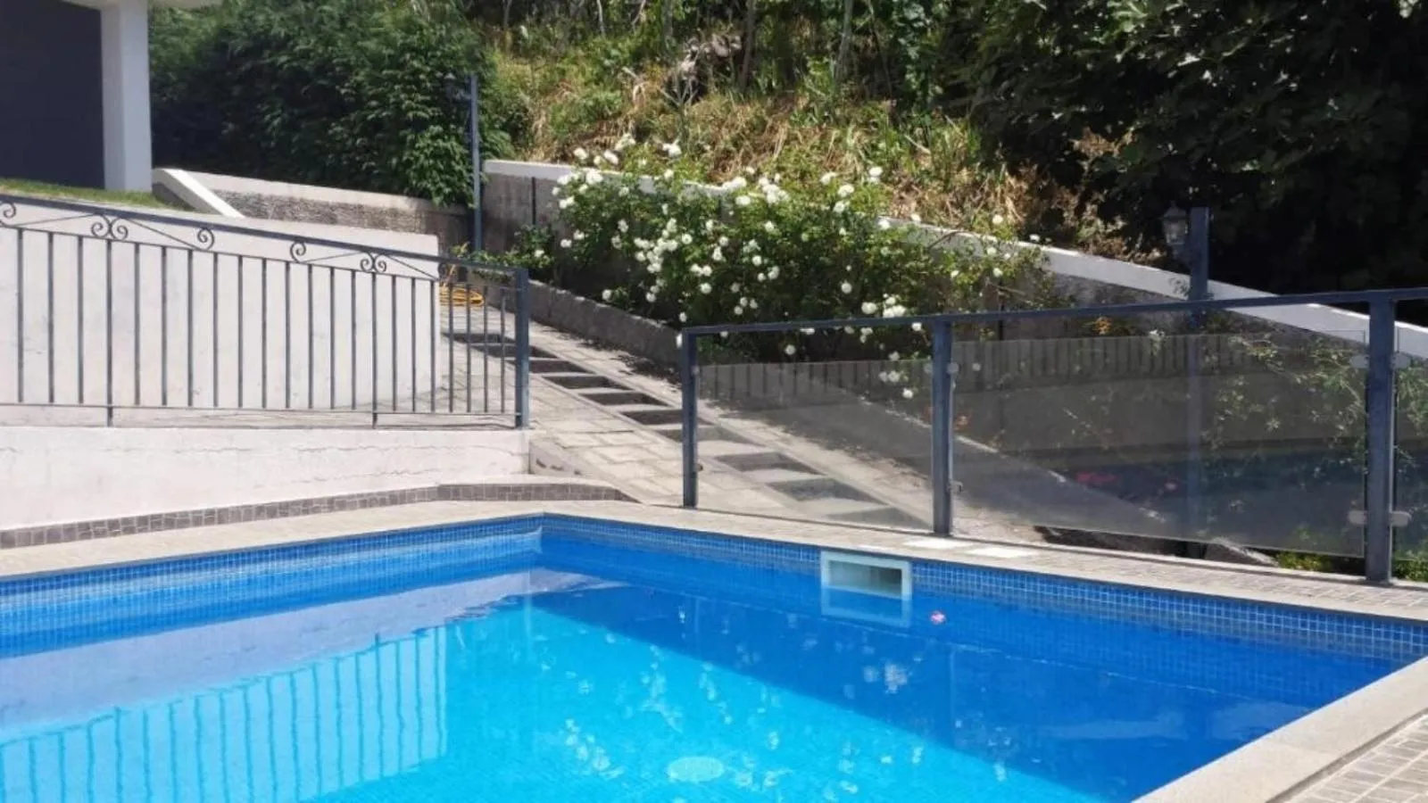 Swimming pool in Paraiso das Flores