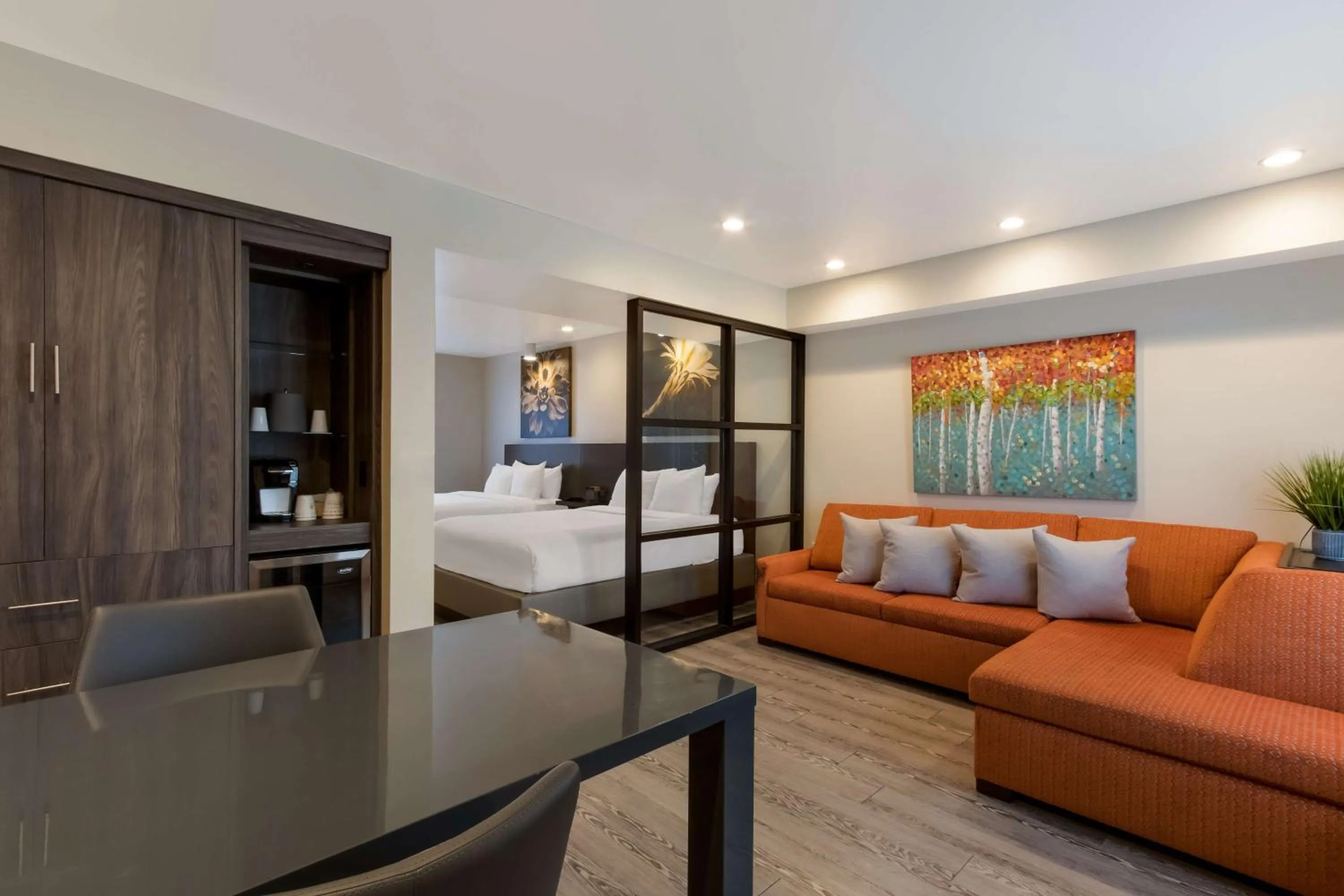 Photo of the whole room in SureStay Plus Hotel by Best Western Tempe University